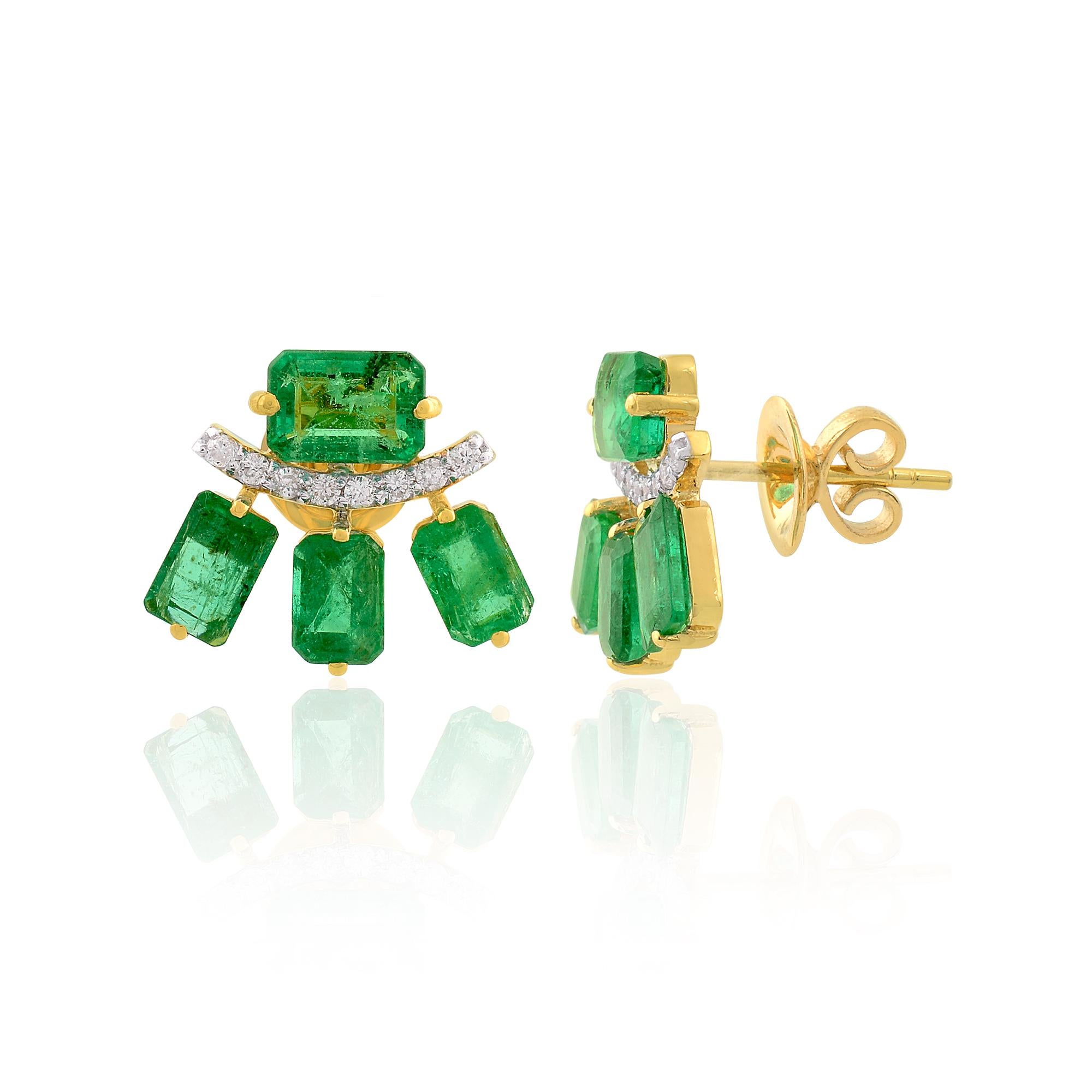 Código del Artículo :- SEE-1108F
Peso bruto :- 5.04 gm
Oro Blanco 18k Peso :- 4.02 gm
Peso del diamante :- 0,23 ct  ( CLARIDAD MEDIA DEL DIAMANTE SI1-SI2 Y COLOR H-I )
Peso Esmeralda :- 4.85 ct
Tamaño de los pendientes :- 14x13,50 mm aprox.
✦