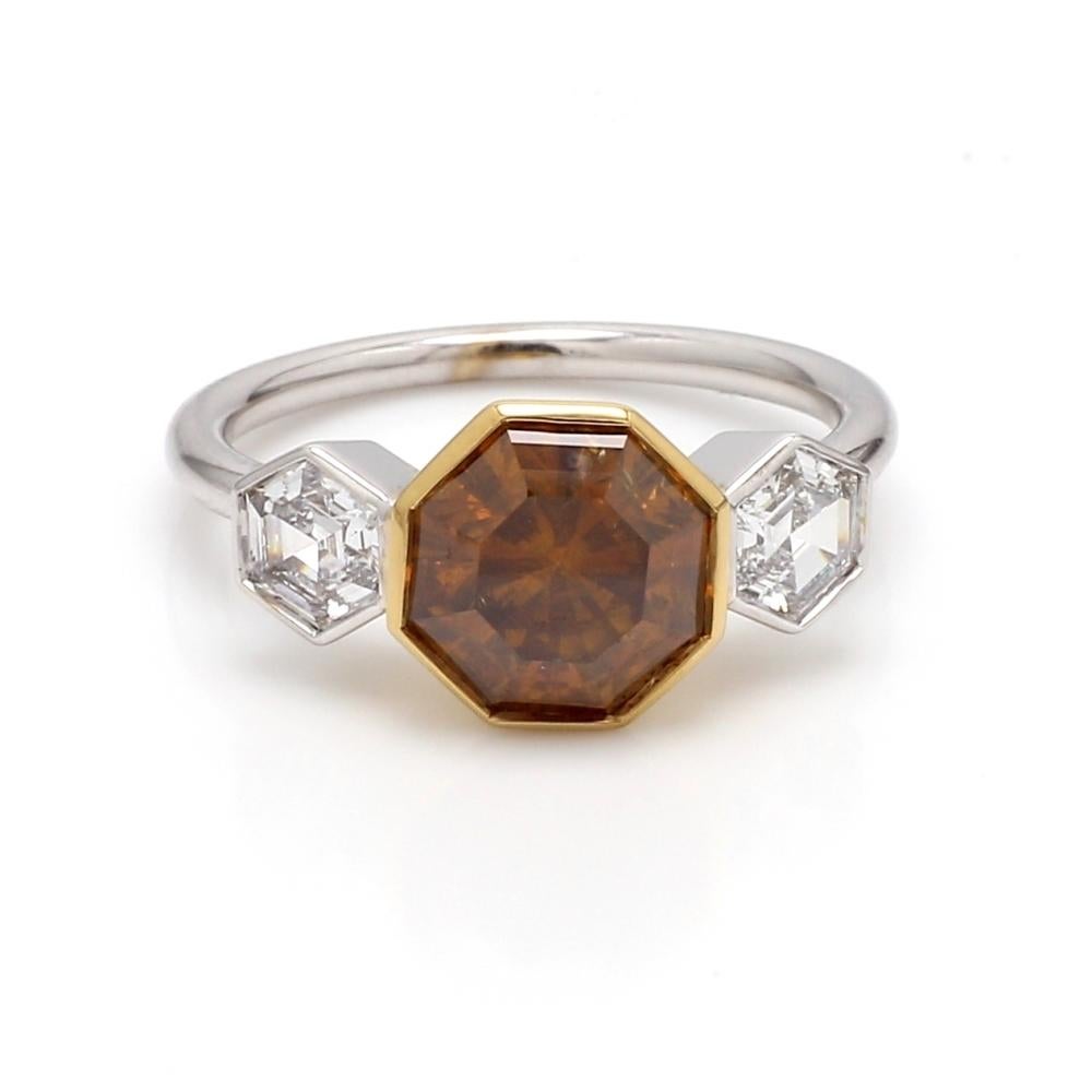 Ottagono Anello con diamante ottagonale Fancy Deep Brownish-Orange Yellow in vendita