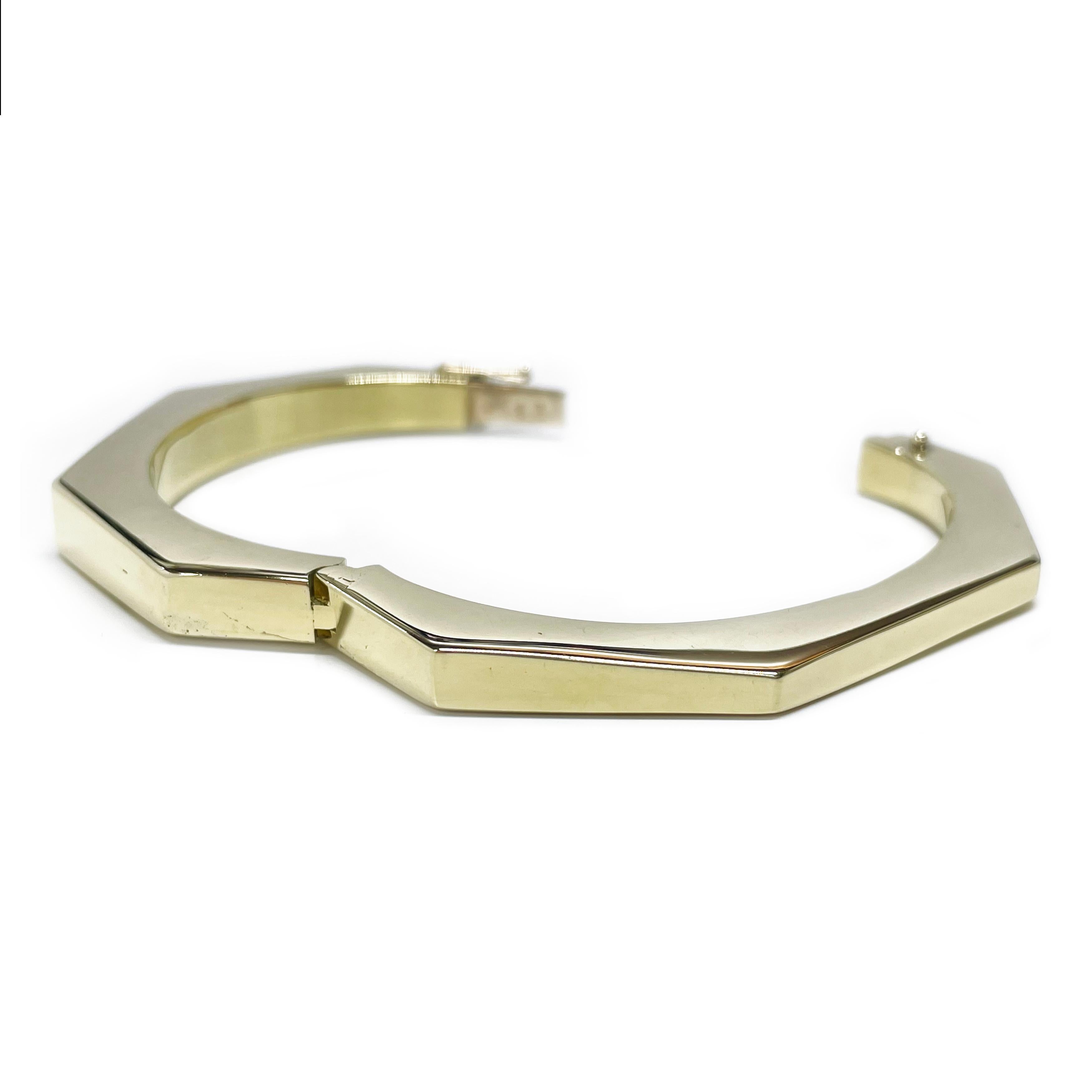 Italian Yellow Gold Hinged Bangle Bracelet In Good Condition For Sale In Palm Desert, CA