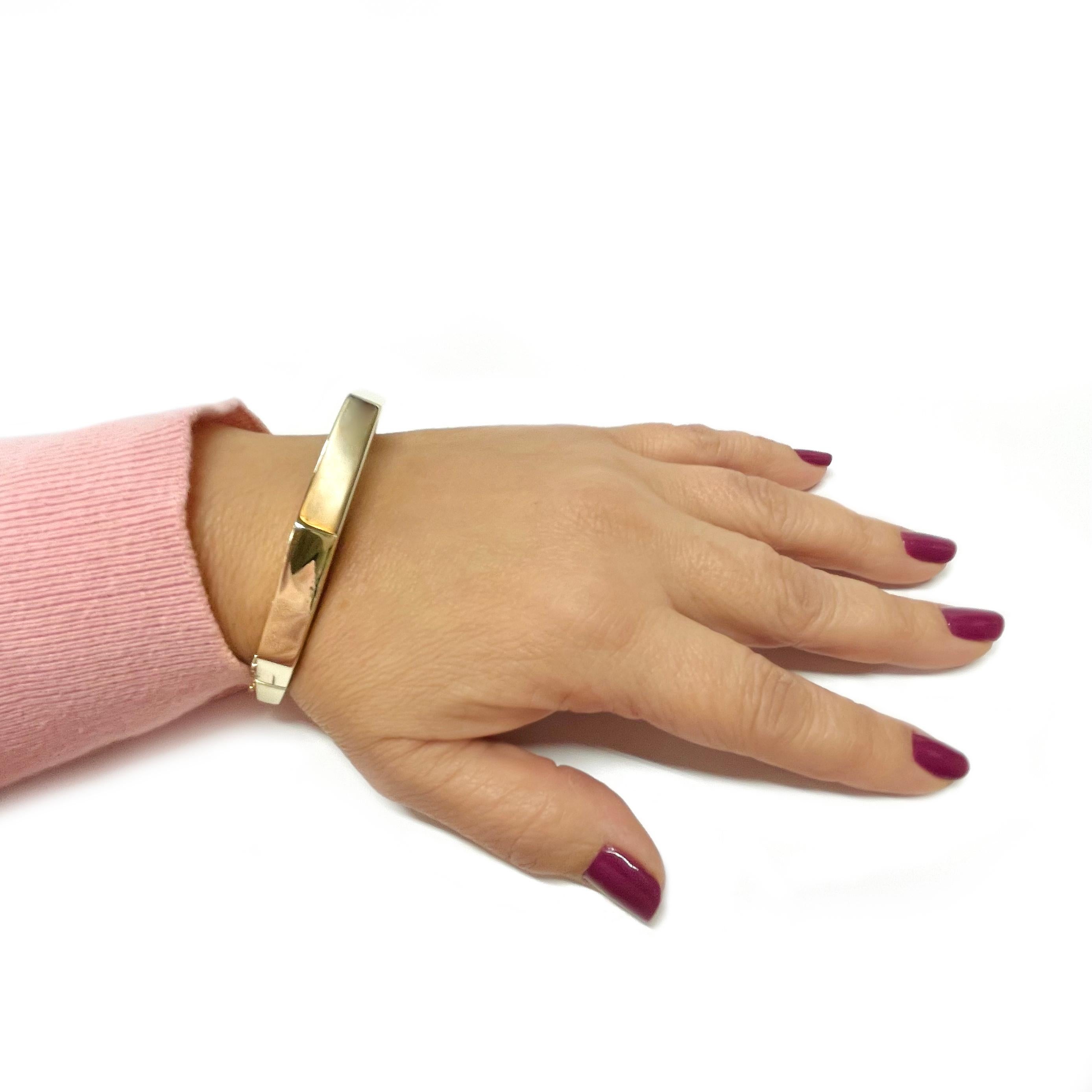 Italian Yellow Gold Hinged Bangle Bracelet For Sale 1