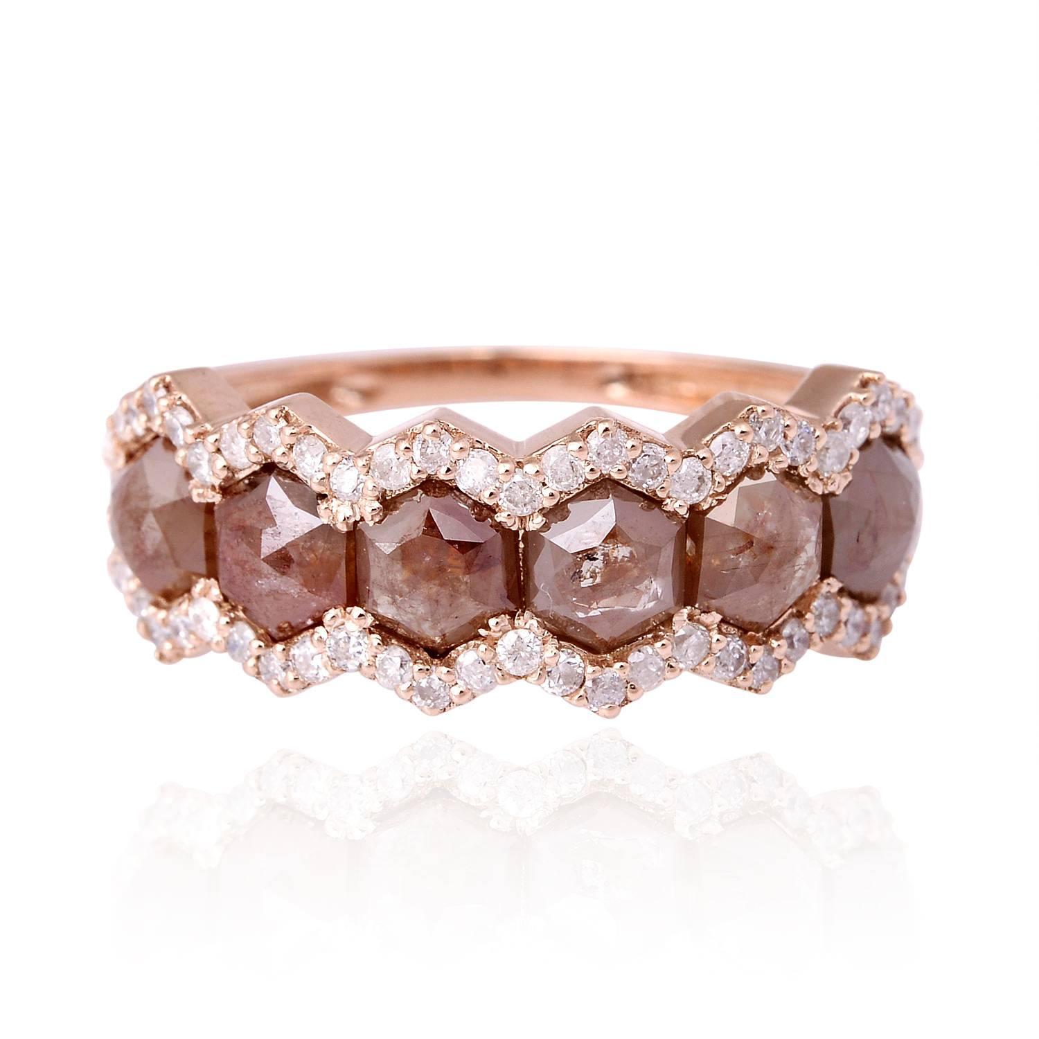 Everyday wearable this zigzag Ice Diamond 18K Rose Gold ring is stunning piece with octagon Ice diamond with pave diamonds around.
Ring Size: 7  (Can be sized)

18kt:3.65gms
Diamond:2.25cts

