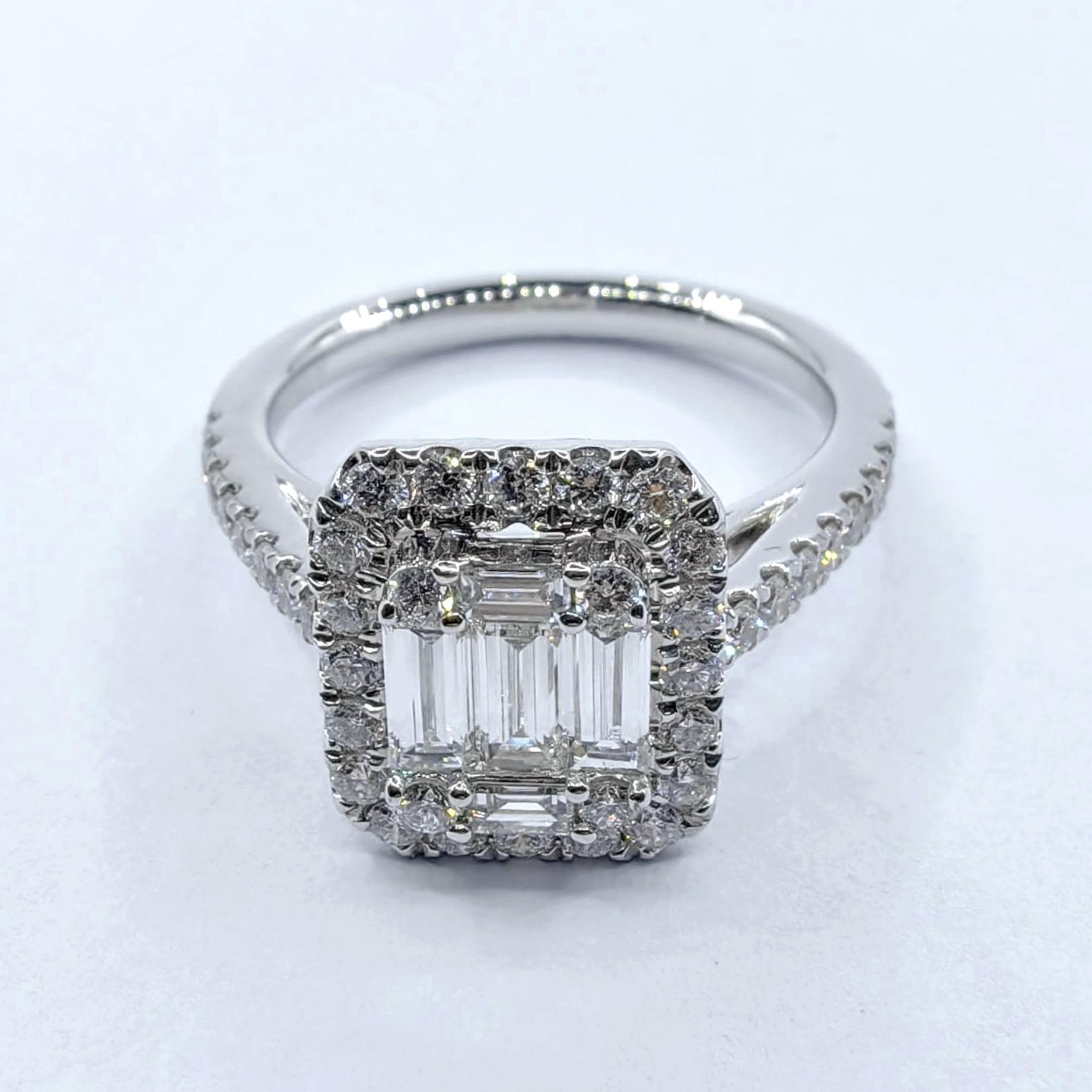 Contemporain Bague de fiançailles en or 18 carats avec halo d'illusion octogonale, diamants taille baguette et ronde en vente