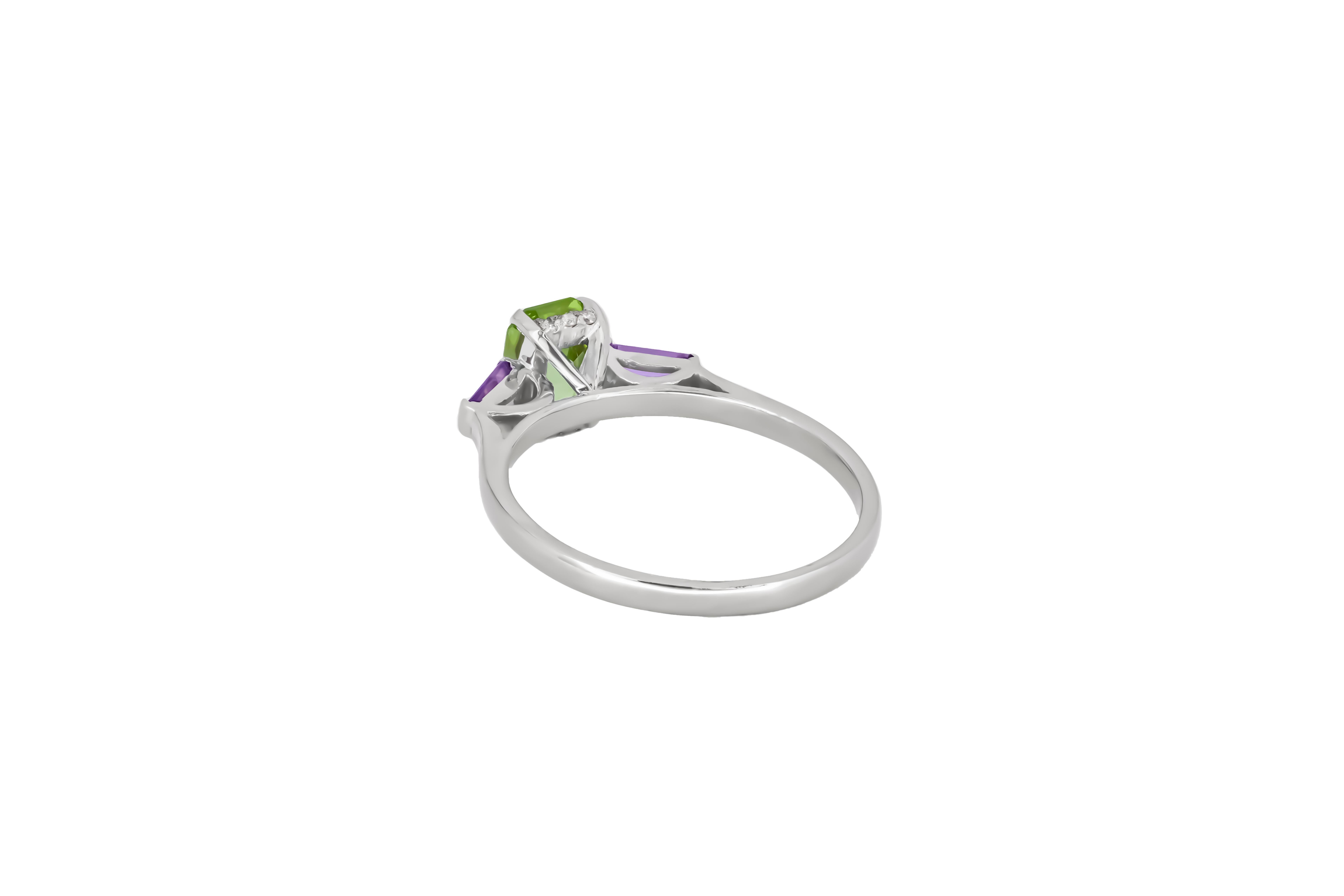 Octagon lab peridot 14k gold ring. In New Condition For Sale In Istanbul, TR