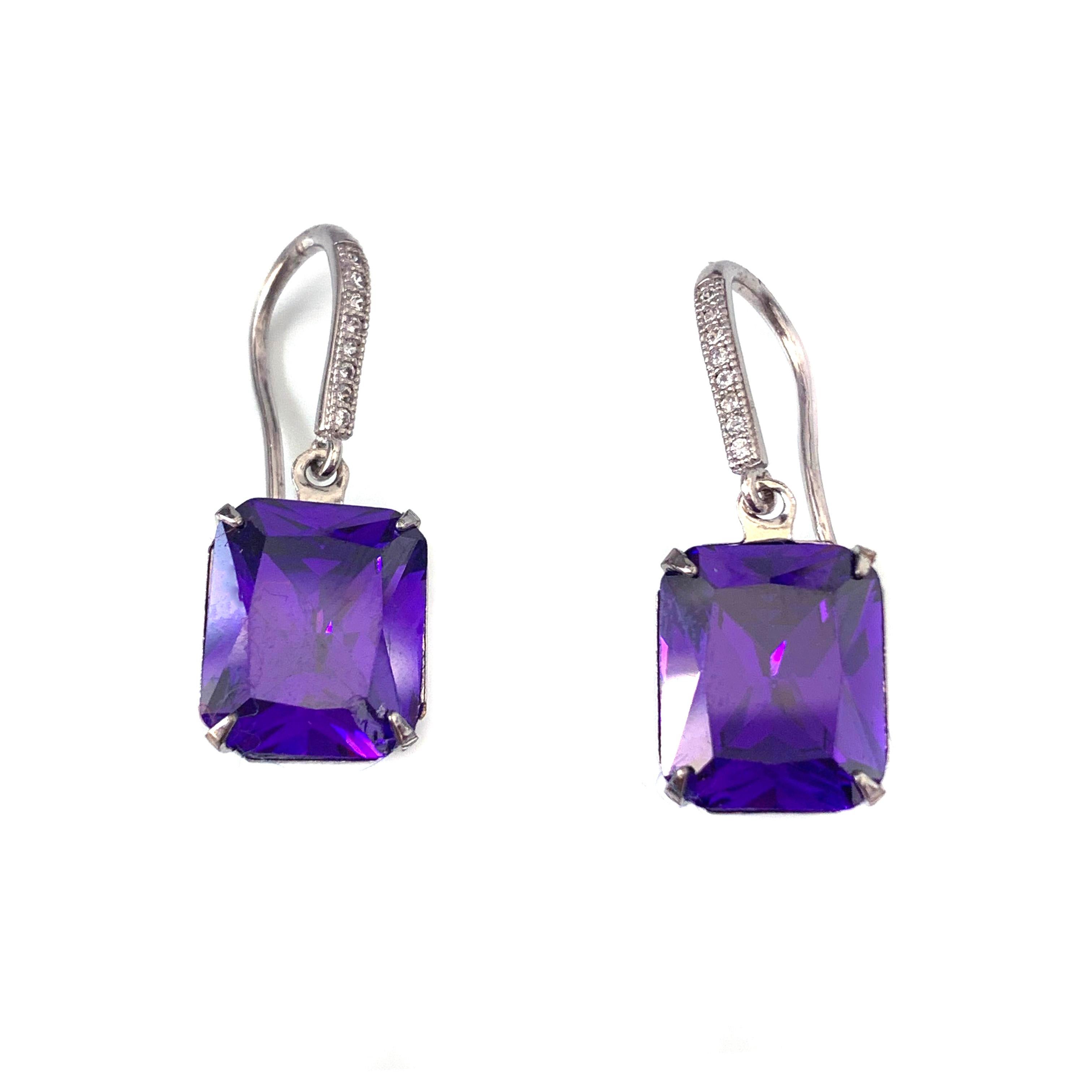 Octagon Lab Tanzanite on micropave sterling silver hook earrings

The earrings feature 2 beautiful 10x12mm octagon-shape lab-created Tanzanite, and micropave round simulated diamond platinum plated sterling silver hook.

Total length: 1