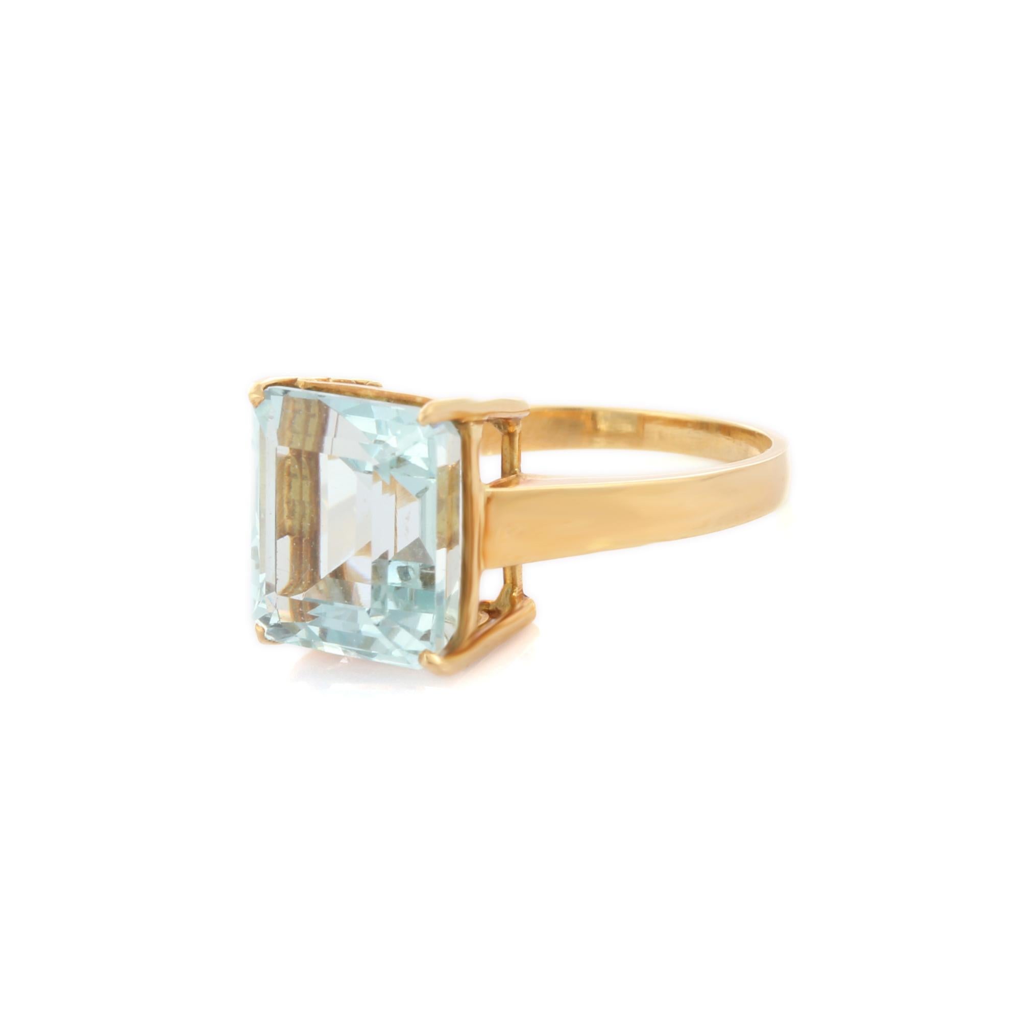 For Sale:  Octagon Shape Aquamarine Solitaire Ring in 18K Yellow Gold 3