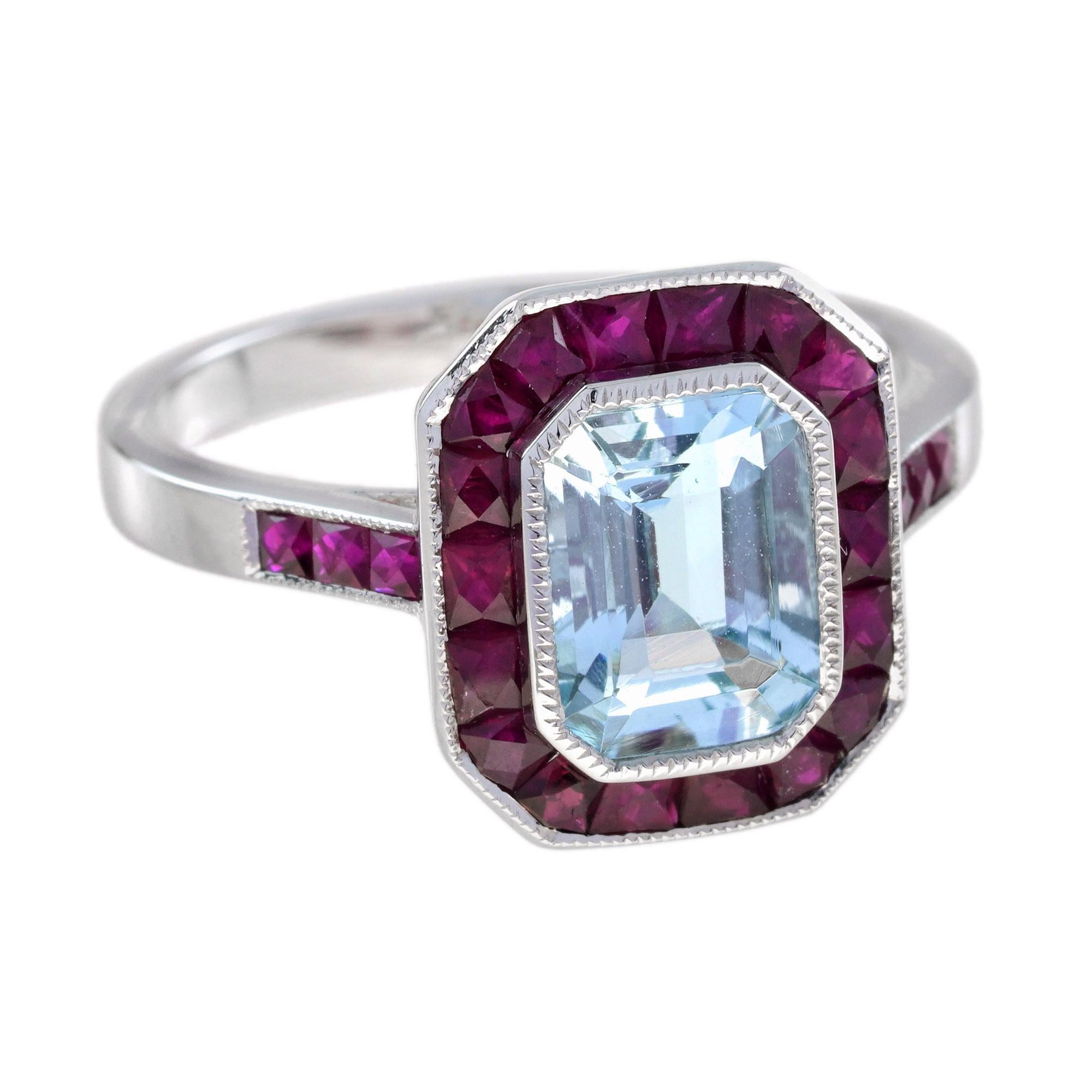 Bague de style Art Déco montée d'aigue-marine et de rubis. L'aigue-marine centrale de taille émeraude pèse environ 1,4 carat et est entourée d'un rubis de taille française. Cette bague ferait une très belle bague de fiançailles de style Art déco. Or
