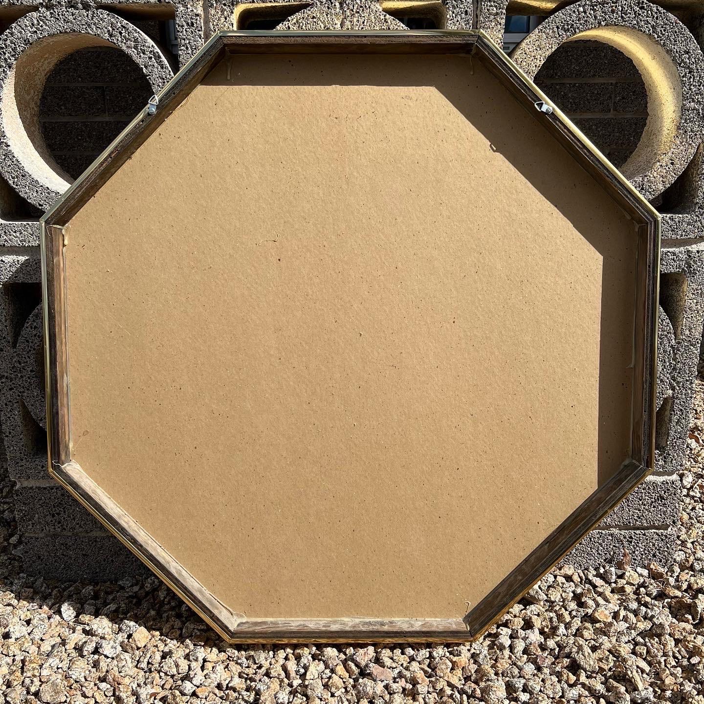 Miroir d'ouverture octogonale avec cadre en laiton acrylique en vente 2