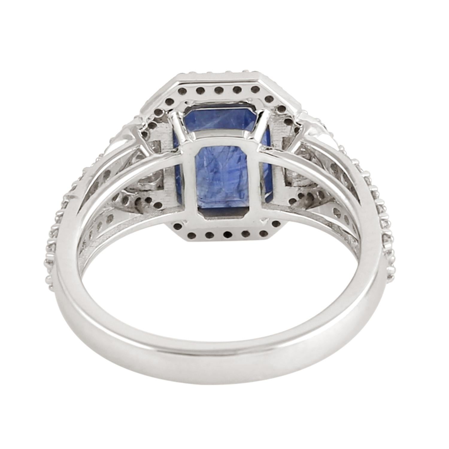 Octagon Shaped Ceylon Blue Sapphire Ring Accented With Diamonds Made In 18k Gold Art Decó en venta