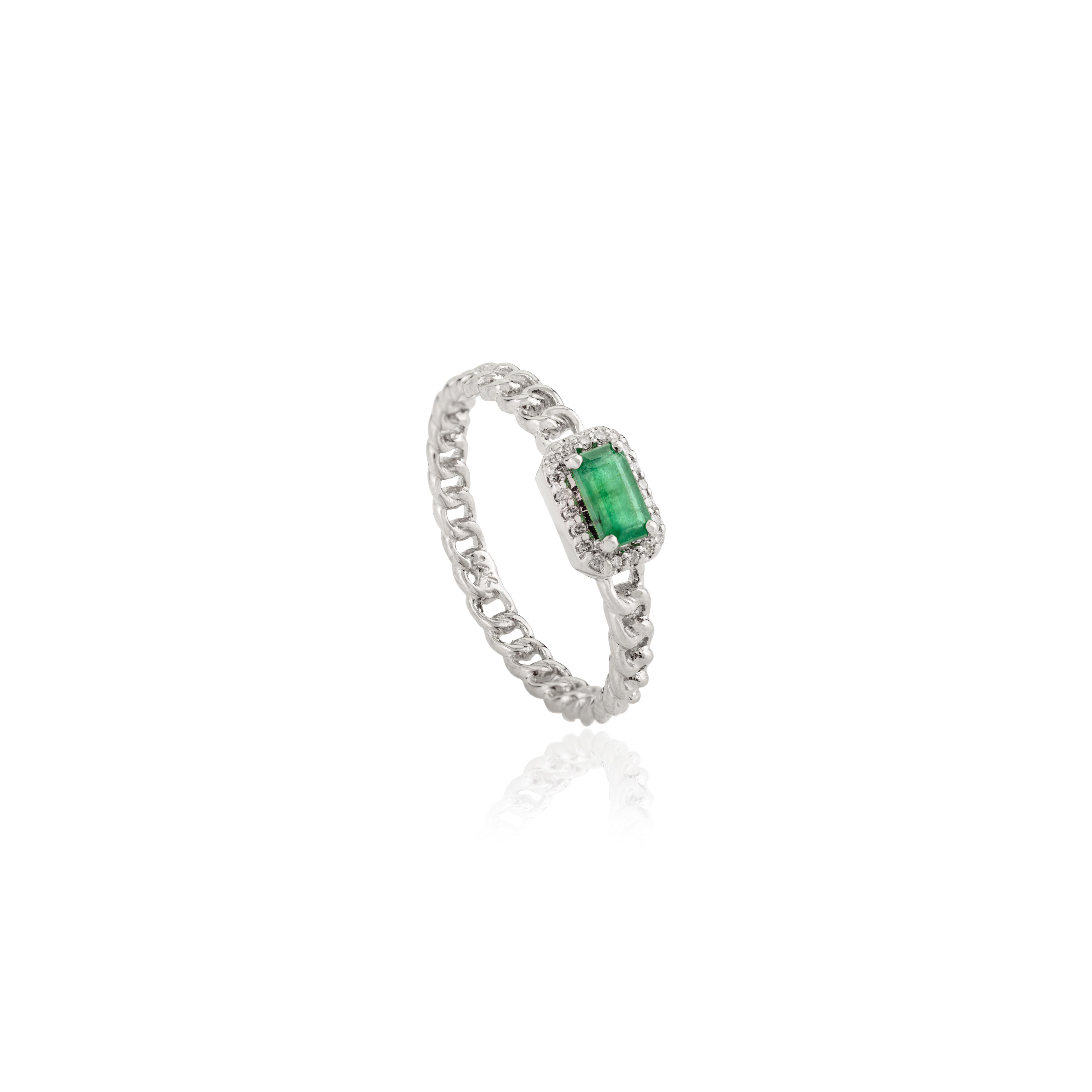 Im Angebot: Achteckiger Smaragd- und Diamant-Halo-Ehering aus 14 Karat massivem Weißgold () 5