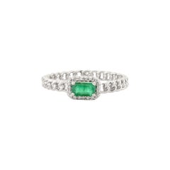 Alliance octogonale en or blanc massif 14 carats avec émeraude et halo de diamants