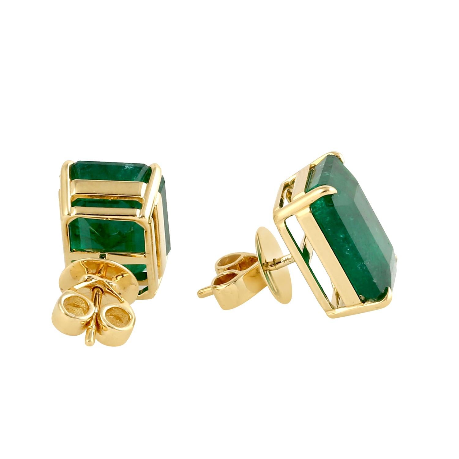 Taille mixte Boucles d'oreilles minimales en or jaune 18k avec émeraude en forme d'octogone en vente