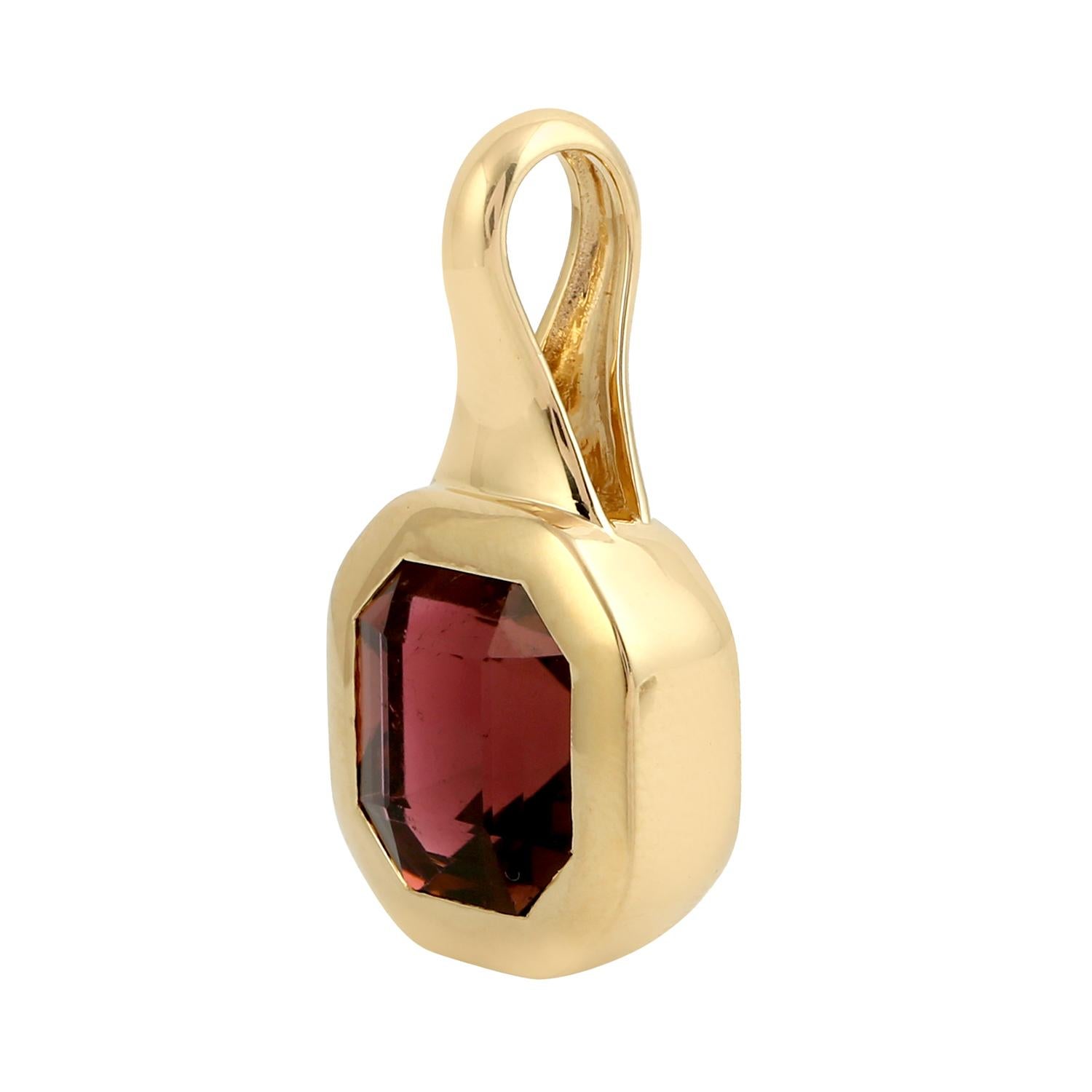 Achteckige Form Rosa Turmalin Minimal Anhänger gemacht in 18k Gelbgold (Gemischter Schliff) im Angebot