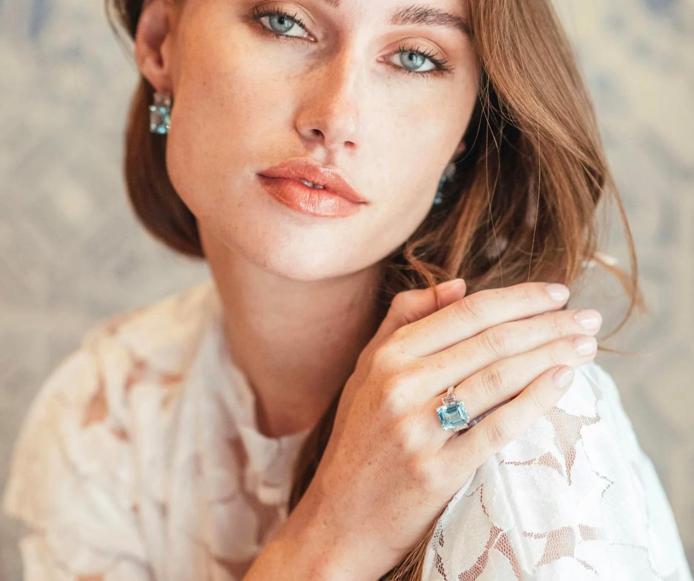 Inspired by the sparkling hues of the Mediterranean Sea, this elegant ring from the Andalusian Collection features a stunning natural sky blue topaz surrounded by two dazzling white topaz baguettes, set in 9ct white gold.

The Andalusian-inspired