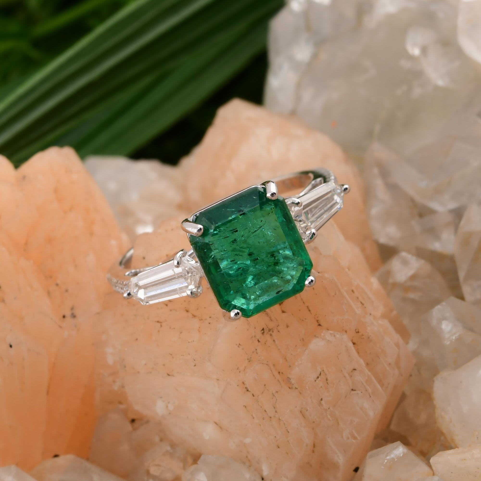 Achteckiger sambischer Smaragd-Cocktailring SI/H Diamant 18 Karat Weißgold Schmuck (Smaragdschliff) im Angebot