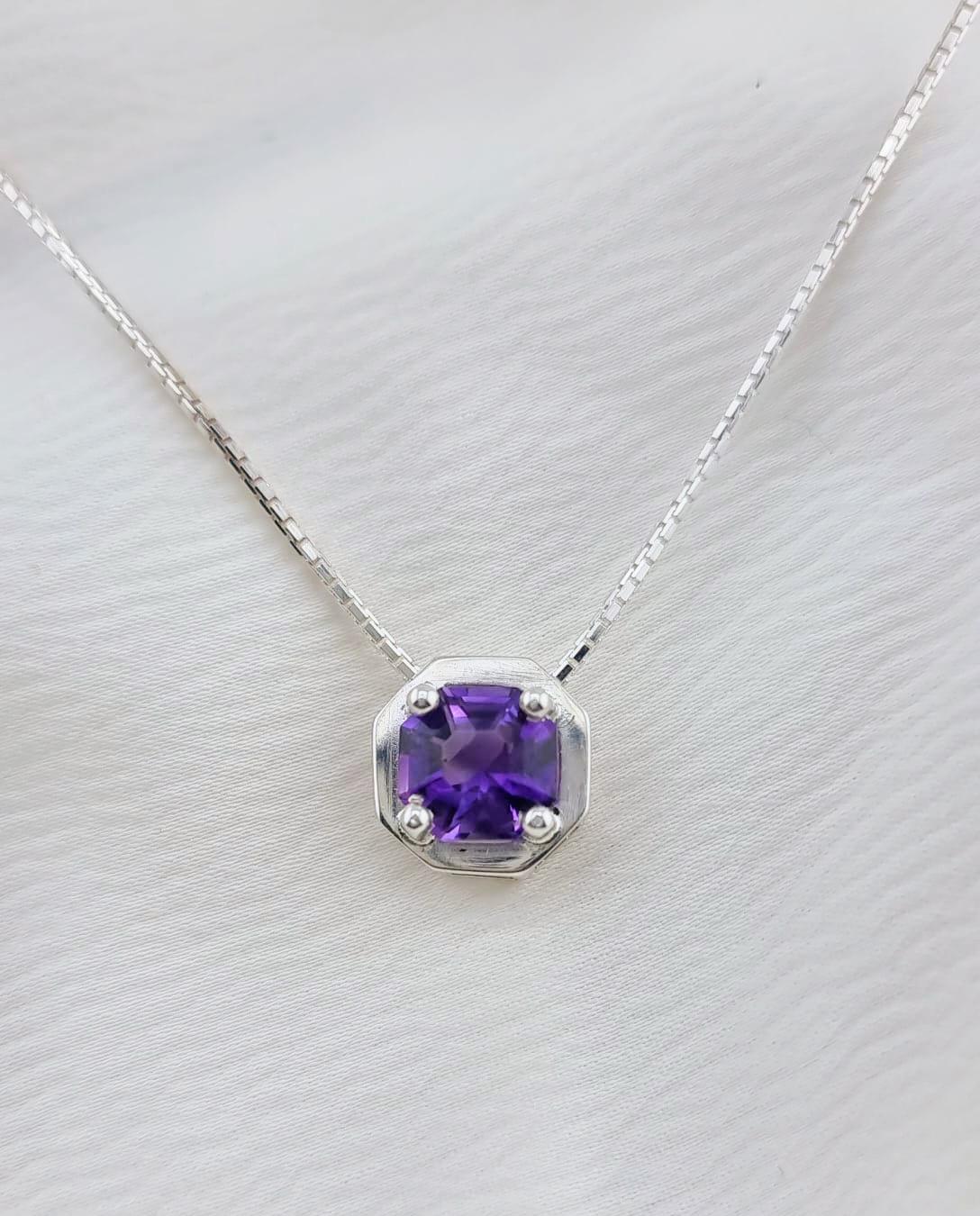 Moderno Collana con ciondolo ottagonale di ametista in argento sterling in vendita