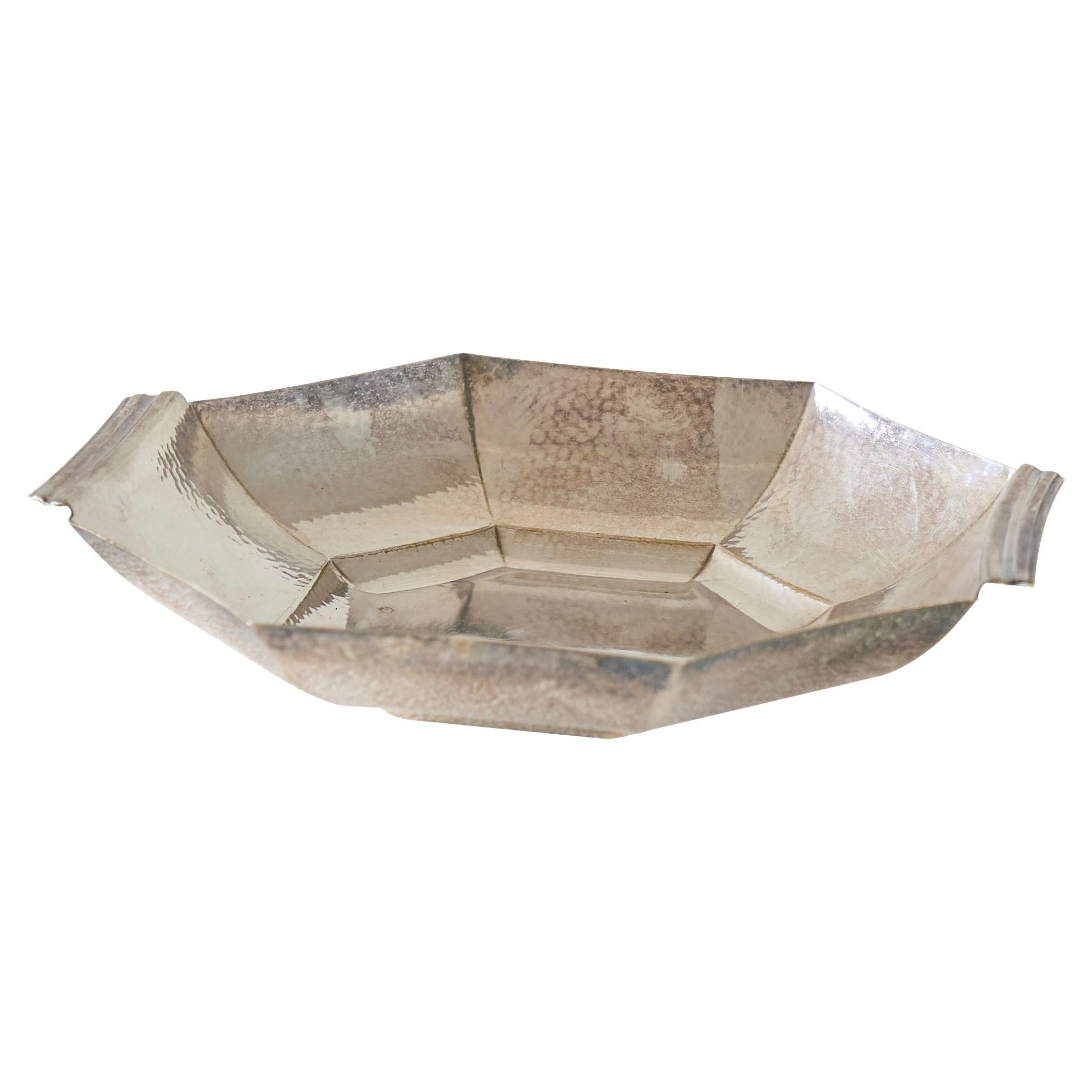 Octagonal Art Deco Bowl in Hand Hammered and Silver Plated Brass 1930s