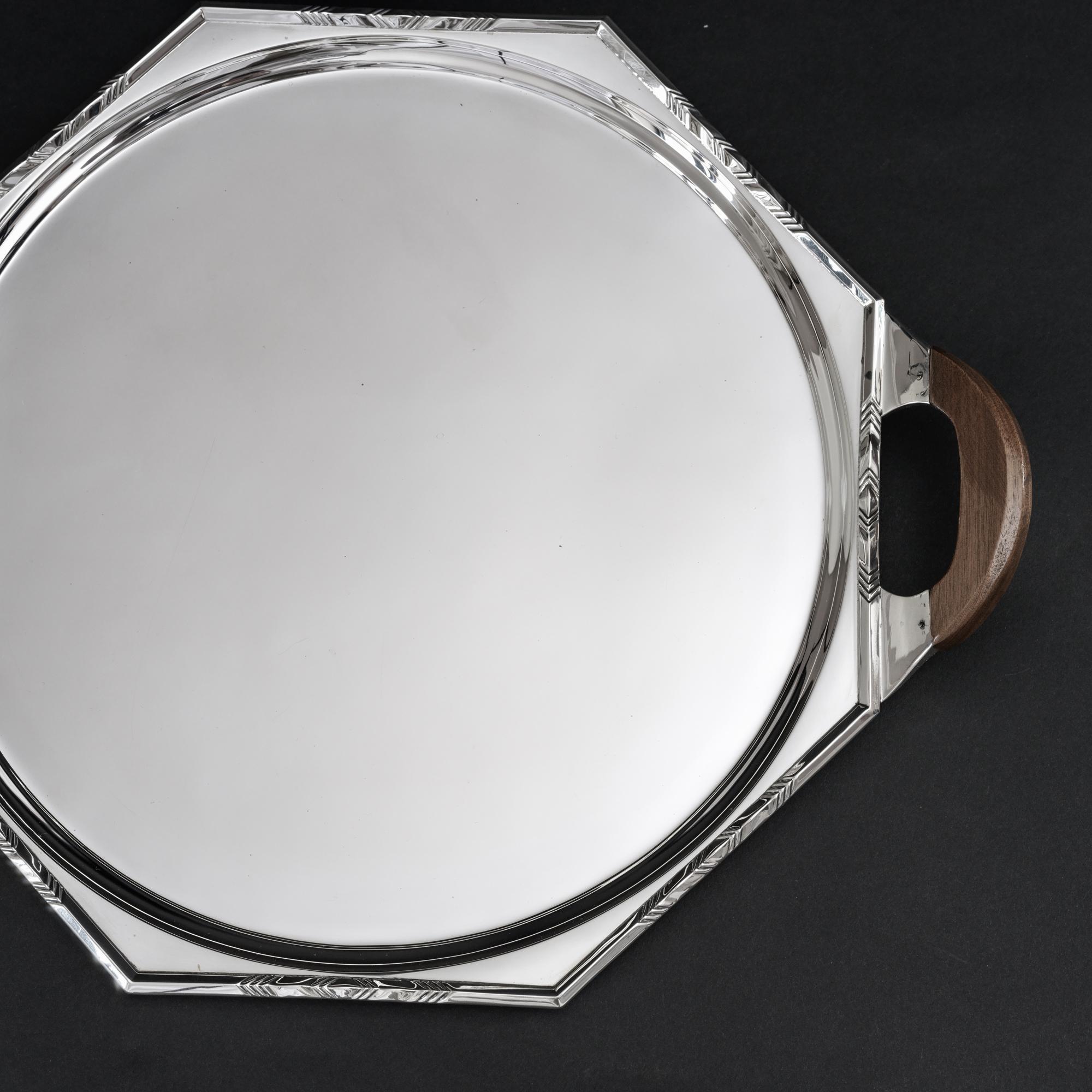 Vassoio ottagonale Art Deco in argento con maniglie in legno In condizioni buone in vendita a London, GB