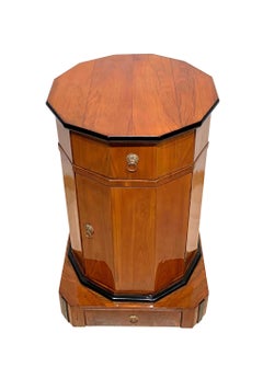 Achteckiger Biedermeier Trommeltisch, Kirschbaumfurnier, Österreich, Wien, um 1830
