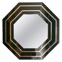 Miroir mural octogonal en laque noire et laiton, attribué à Jean Claude Mahey