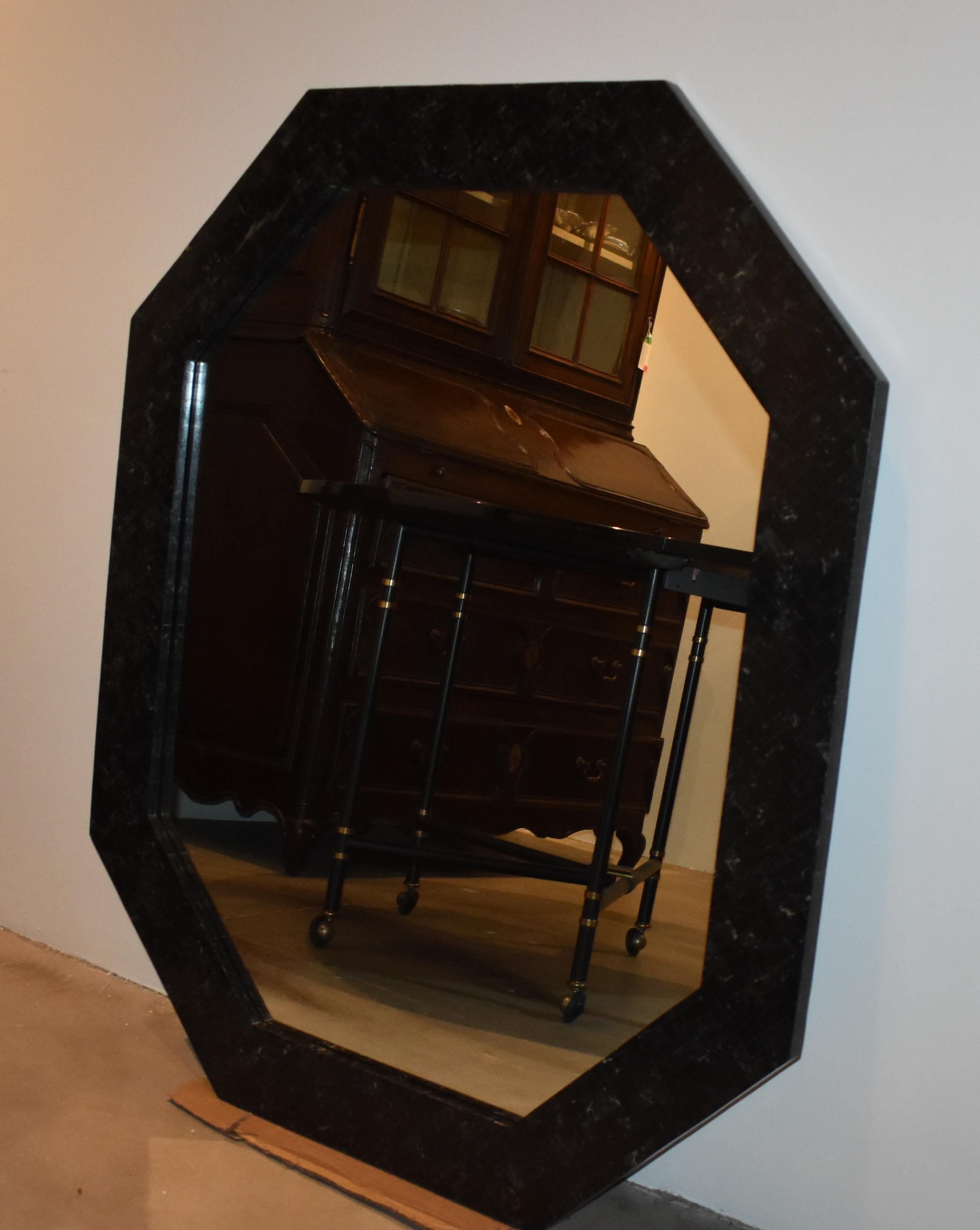 An elegant Maitland-Smith style octagonal tessellated black and white inlay marble mirror.
Circa 1980.