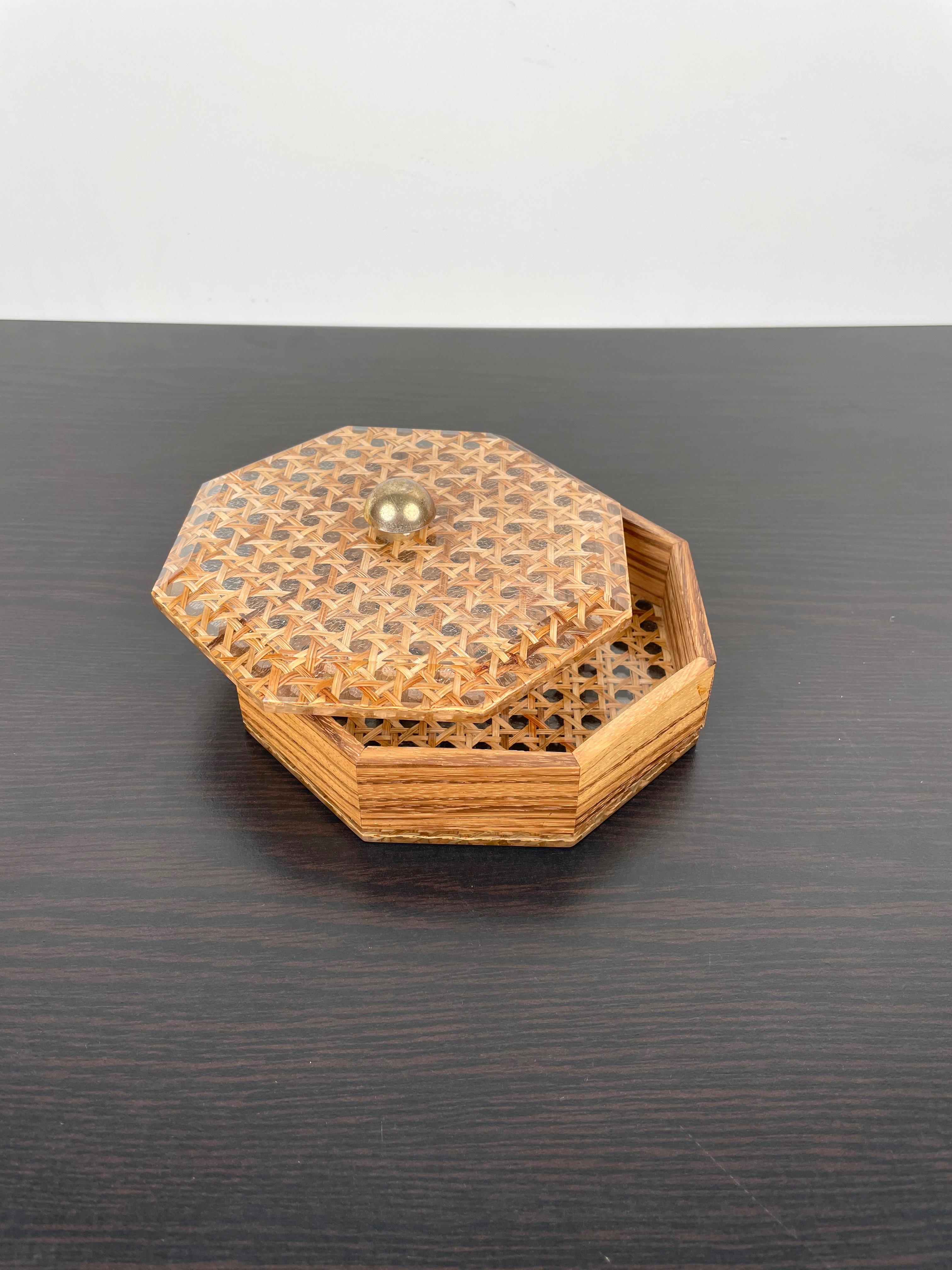 Octagonal Box in Lucite Wicker Wood and Brass Christian Dior Style, France 1970s In Good Condition For Sale In Rome, IT
