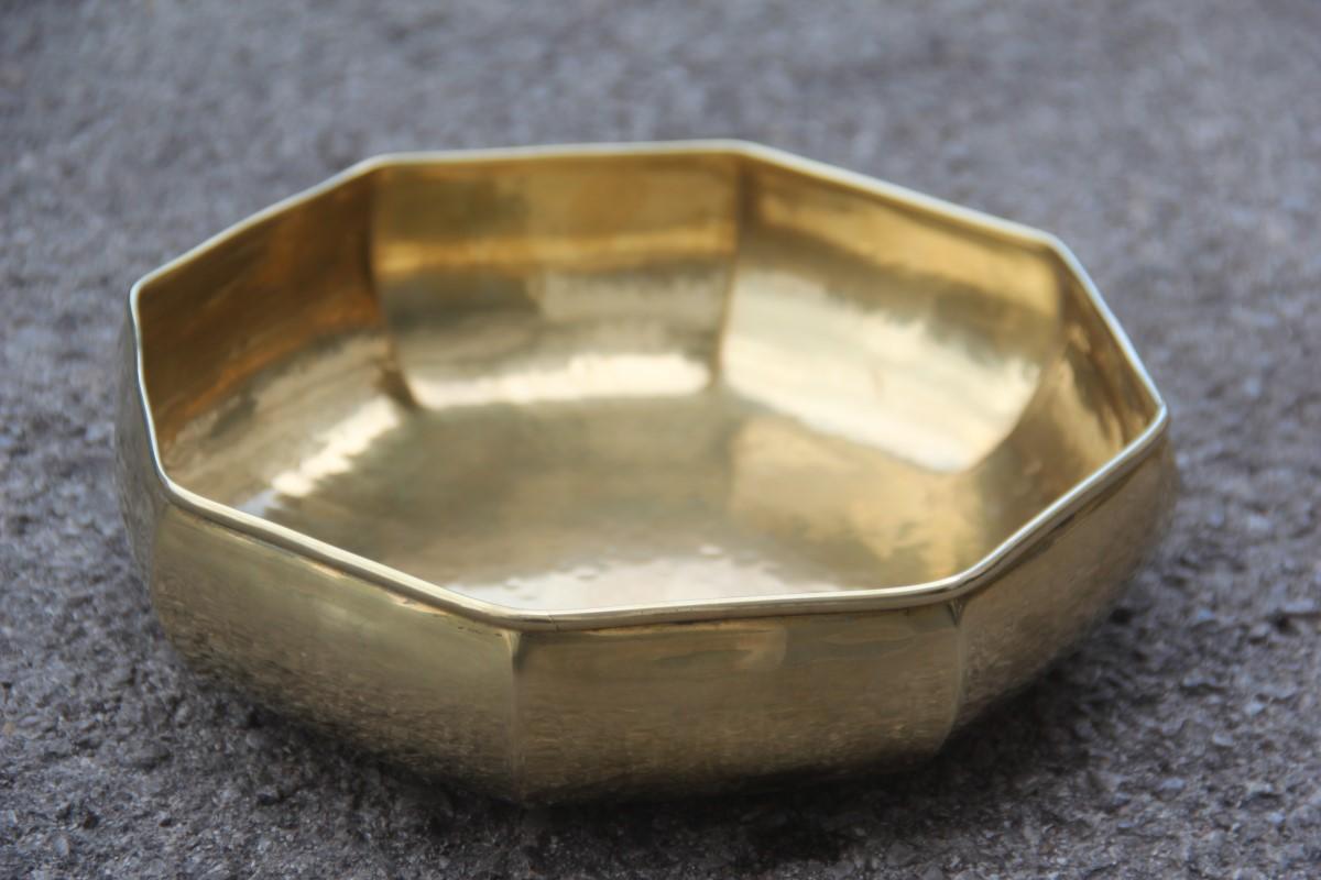 Octagonal Brass Bowl Embossed by Hand Design, Italian, 1970 Gold In Good Condition For Sale In Palermo, Sicily