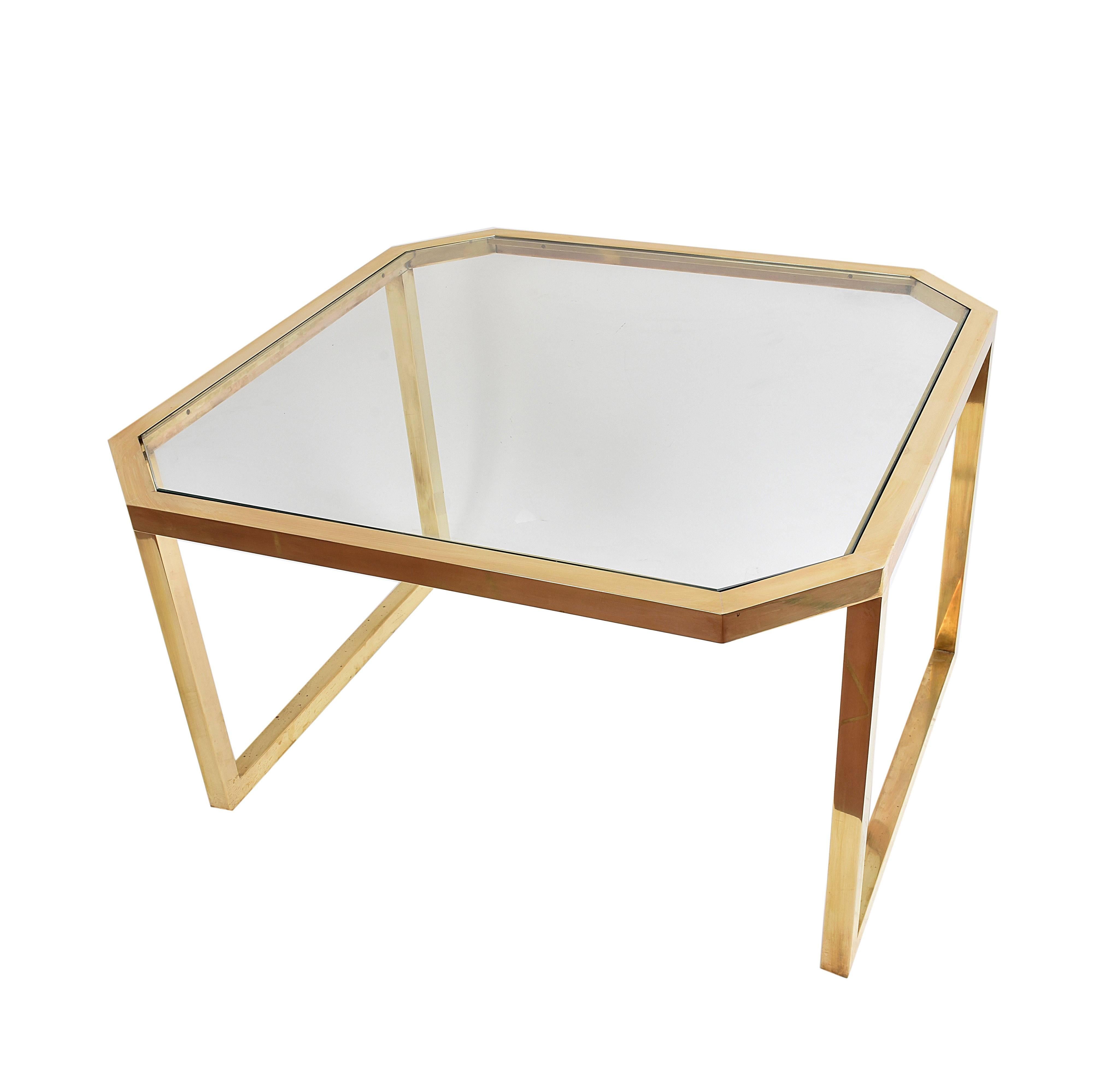 Octagonal Brass Table and Glass Top, Italy, 1970s, Mid-Century Modern In Good Condition In Roma, IT