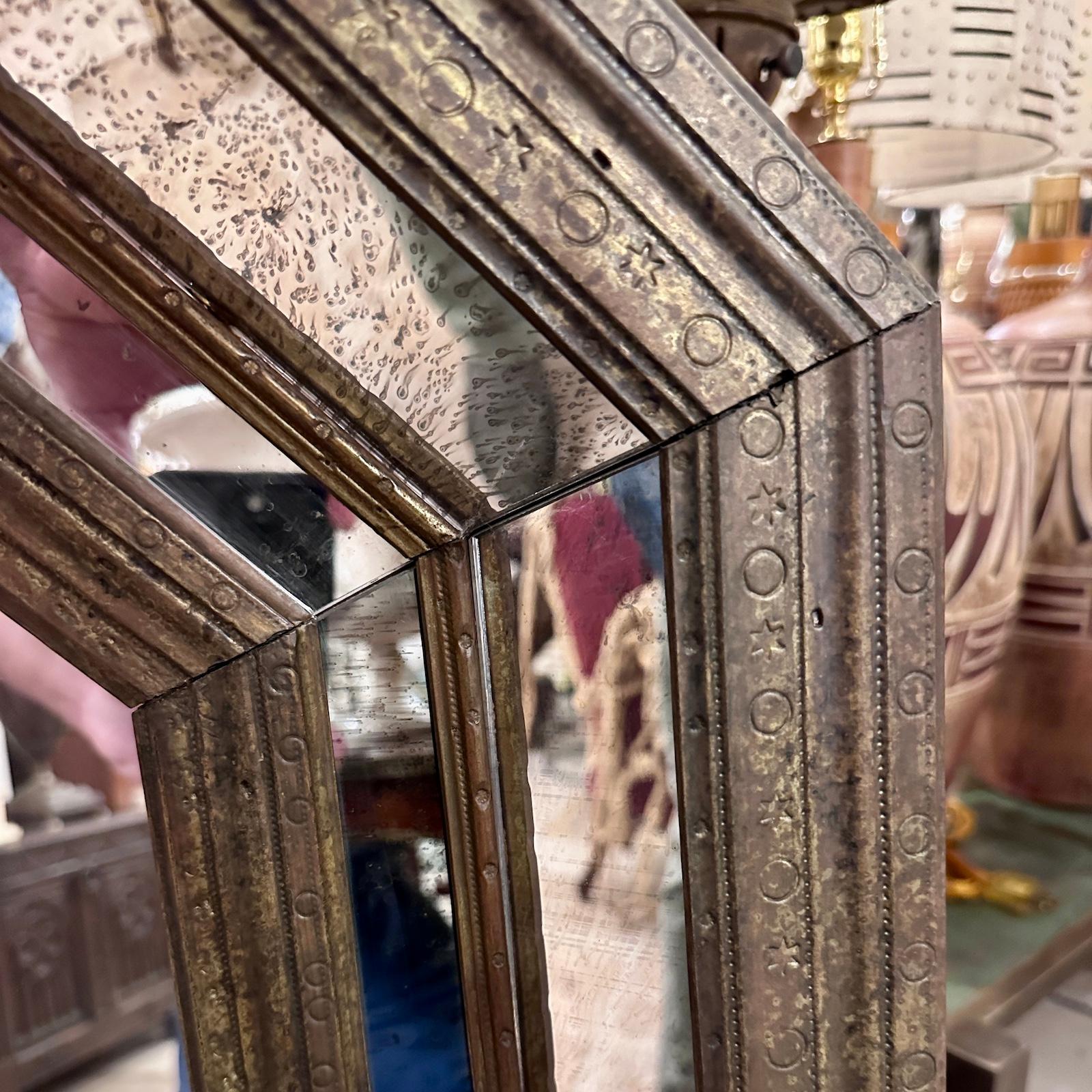 italien Miroir octogonal plaqué laiton en vente