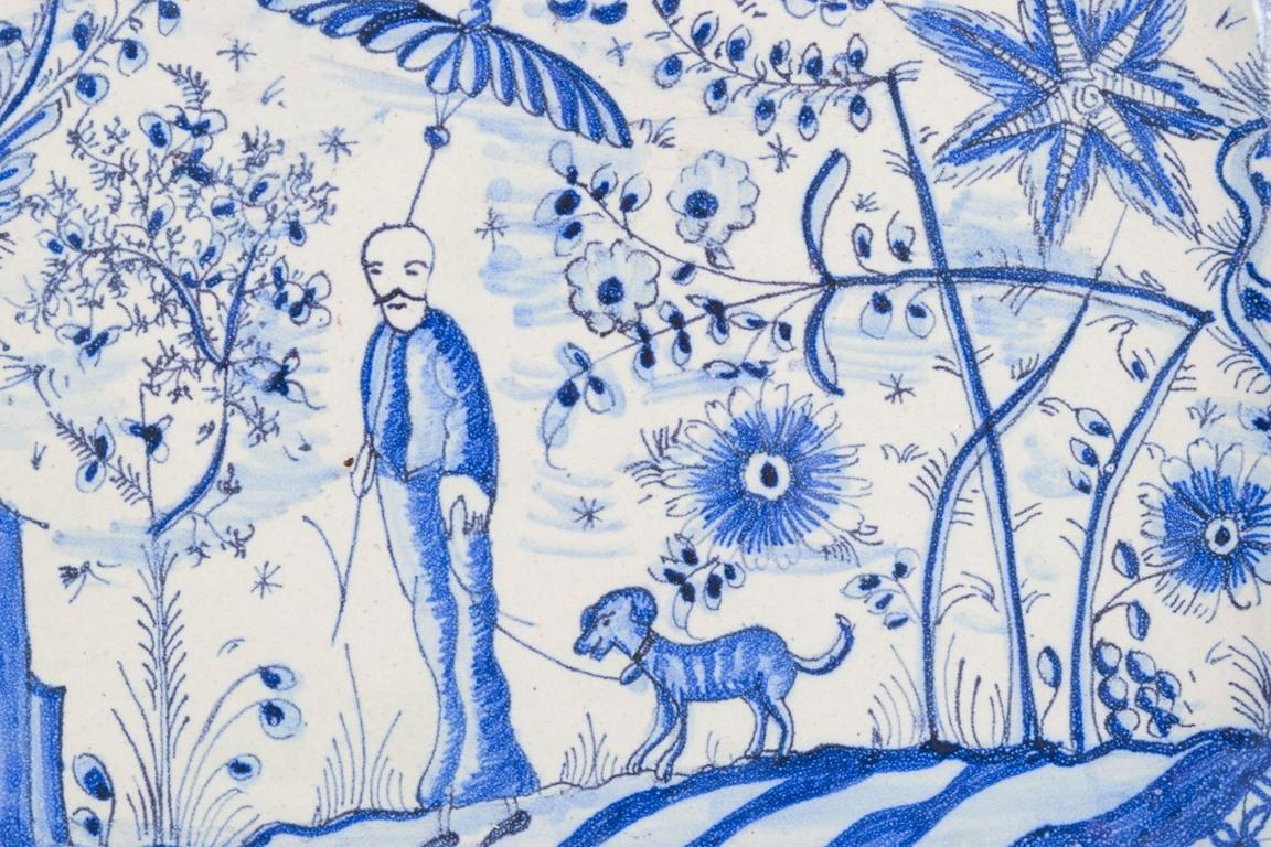 Céramique Plat octogonal en céramique. Motif peint à la main d'un homme marchant avec son chien. Milieu du 20e siècle. en vente