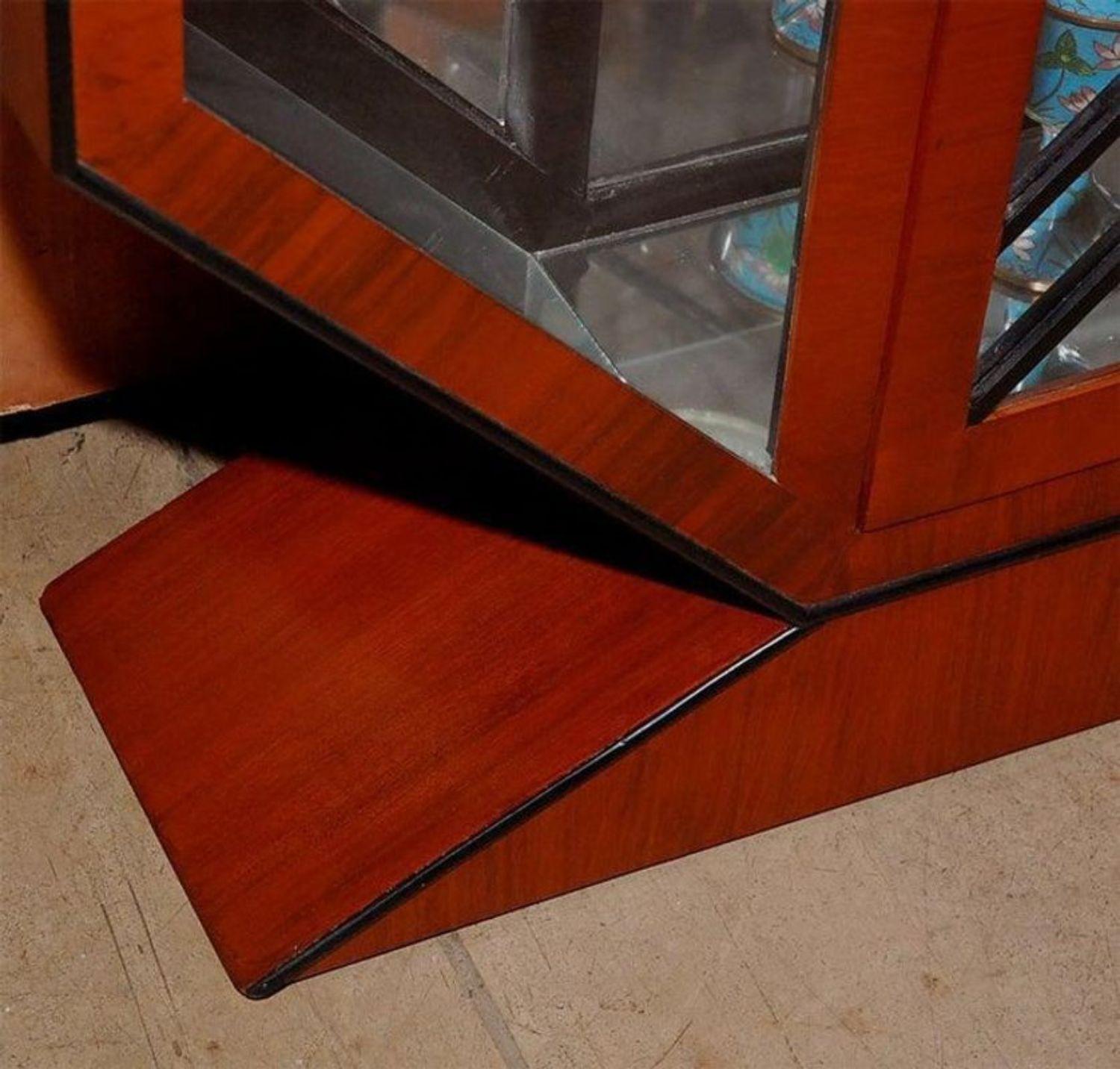 Octagonal Cherry and Ebonized Wood Vitrine In Good Condition For Sale In Los Angeles, CA