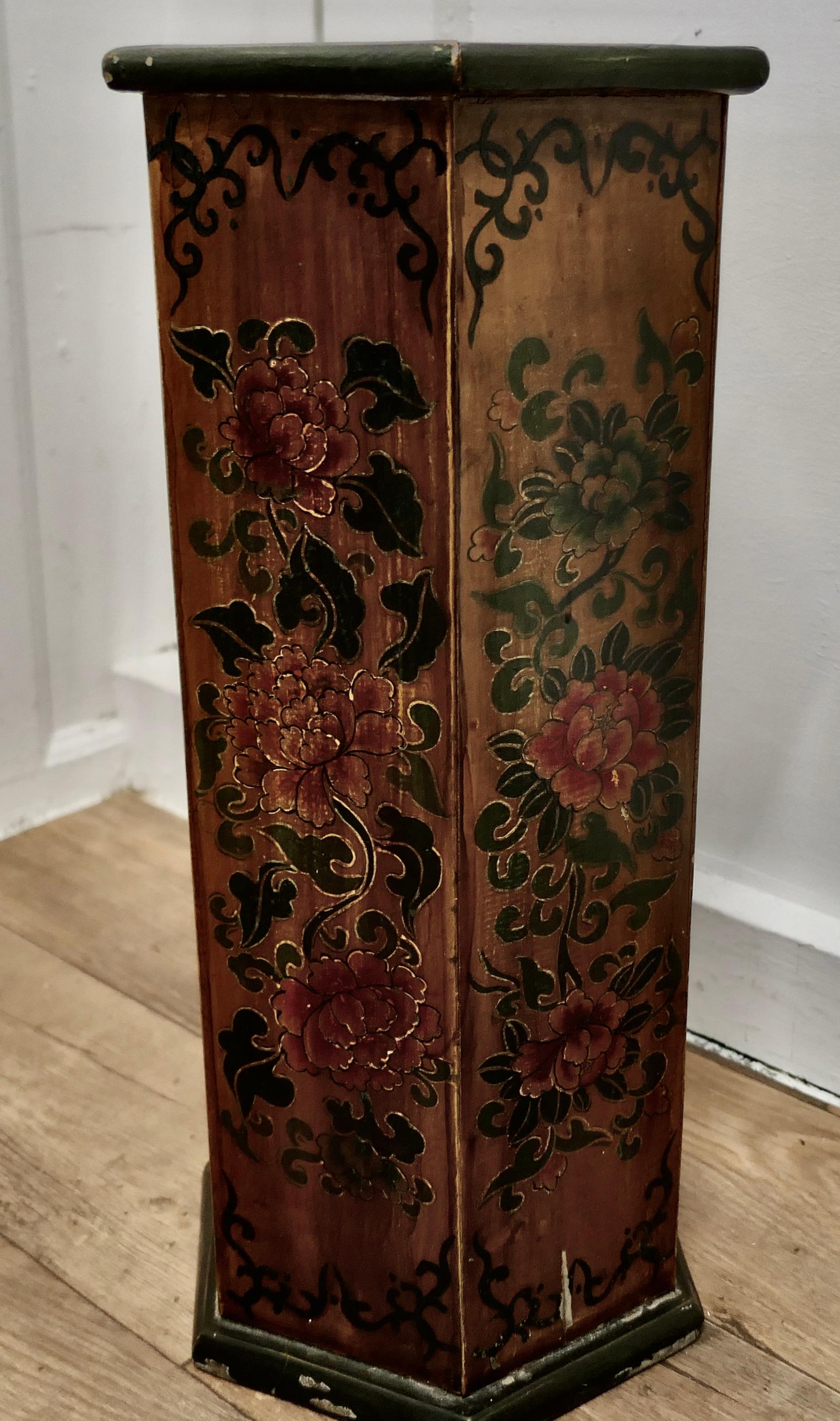 Octagonal Chinoiserie Umbrella Stand  A very attractive piece made in wood and d In Good Condition For Sale In Chillerton, Isle of Wight