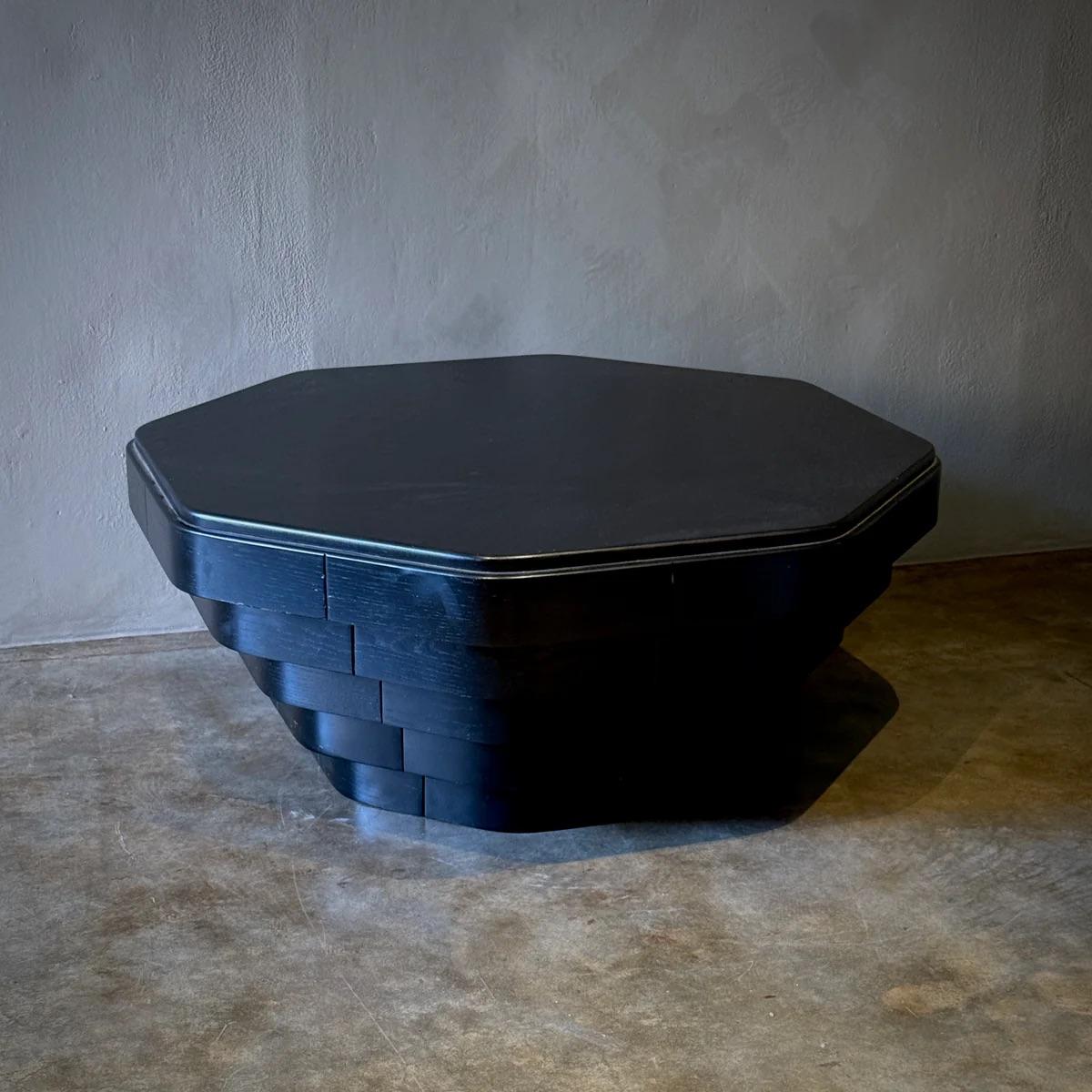 Octagonal Coffee Table In Good Condition For Sale In Los Angeles, CA