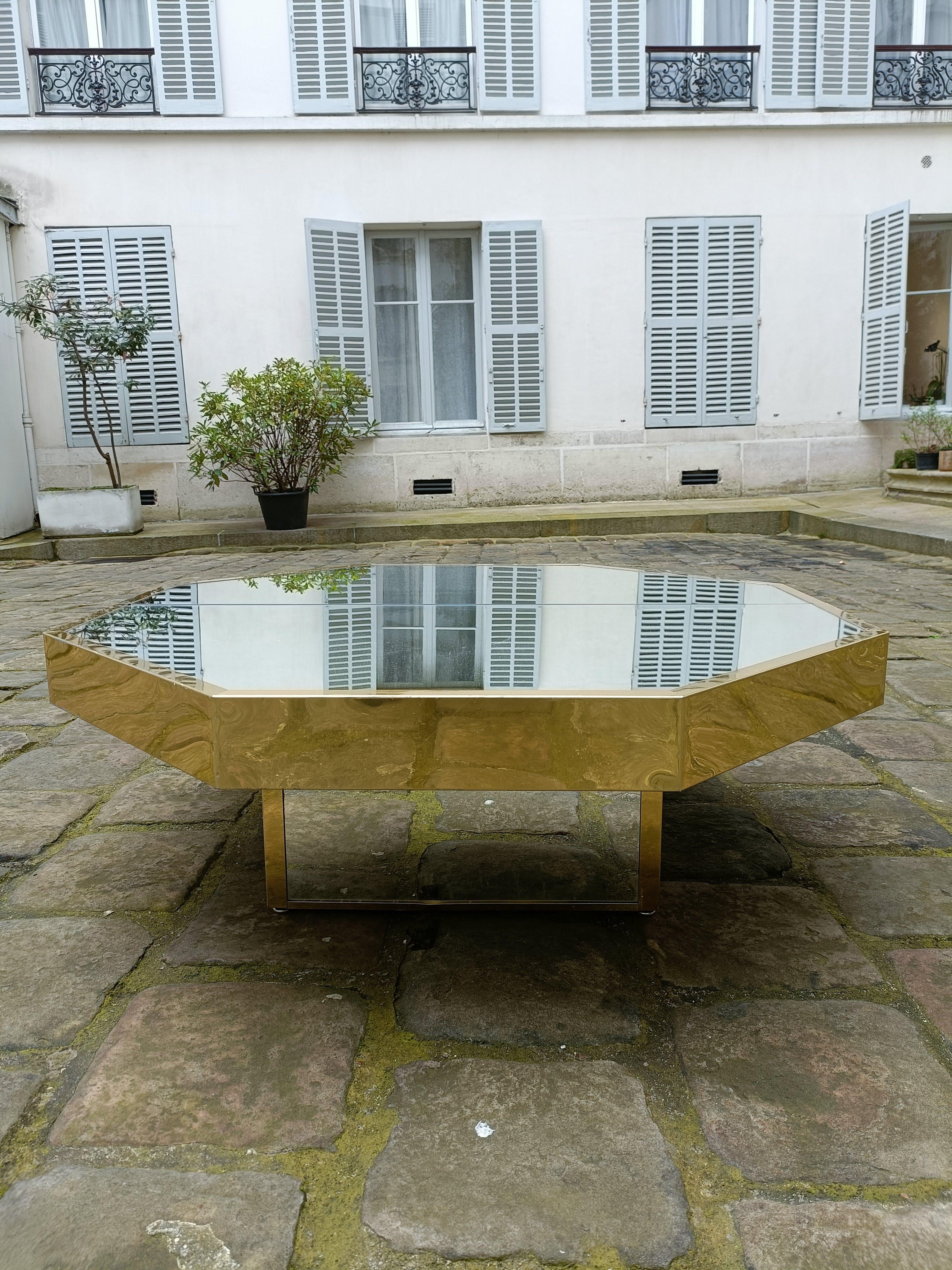 Post-Modern Octagonal Coffee Table in Brass and Mirror, 1970 Attributed to Gabriella Crespi
