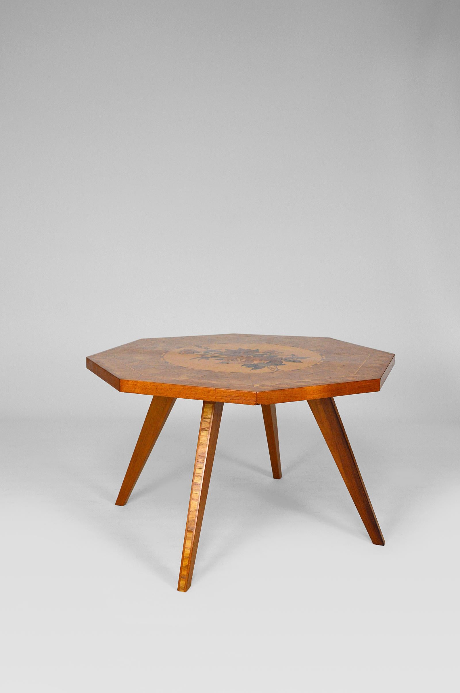 Octagonal Coffee Table with Floral Marquetry Top, Italy, circa 1950 4
