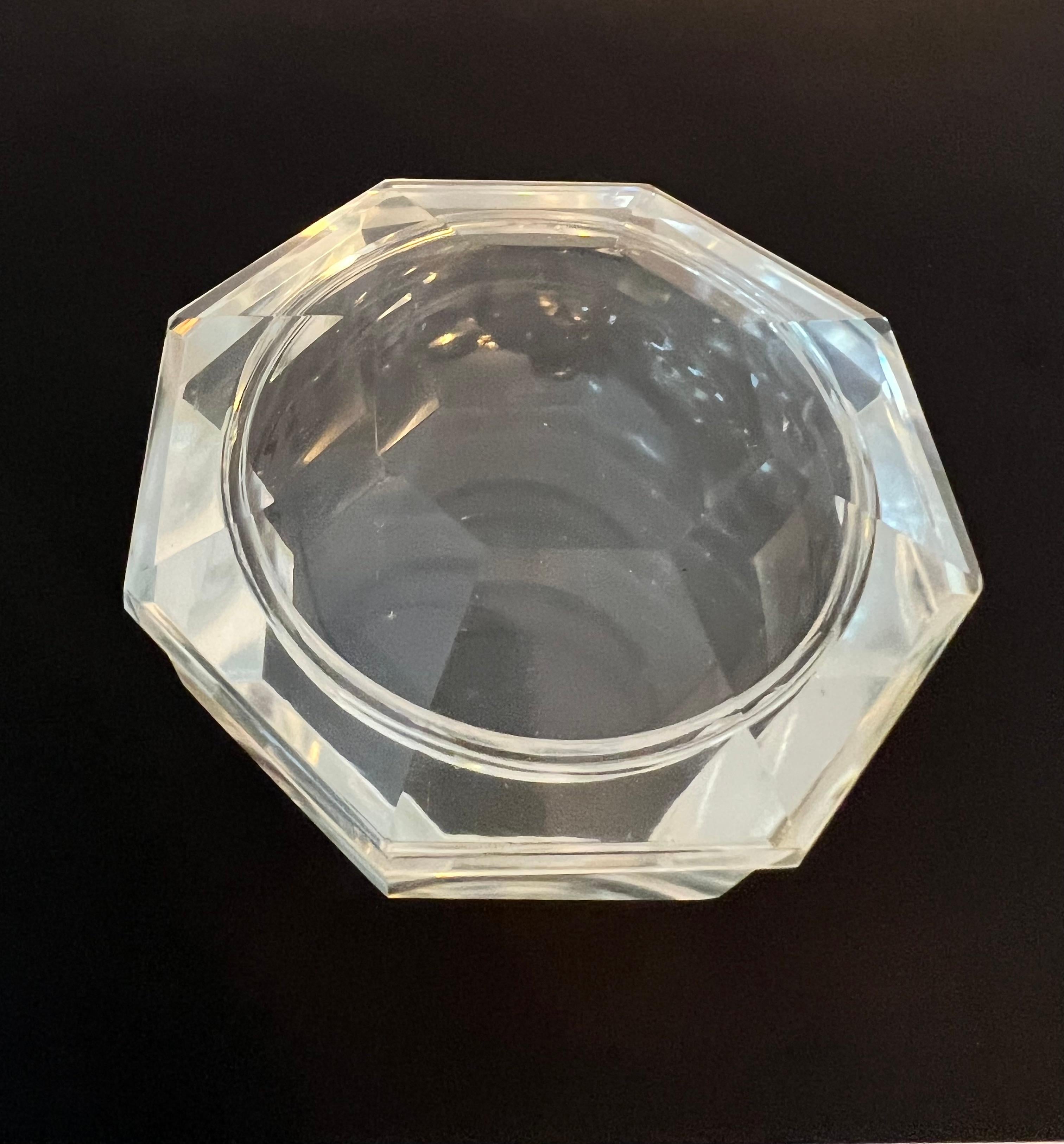 Achteckige Kristallschüssel mit Deckel im Angebot 9