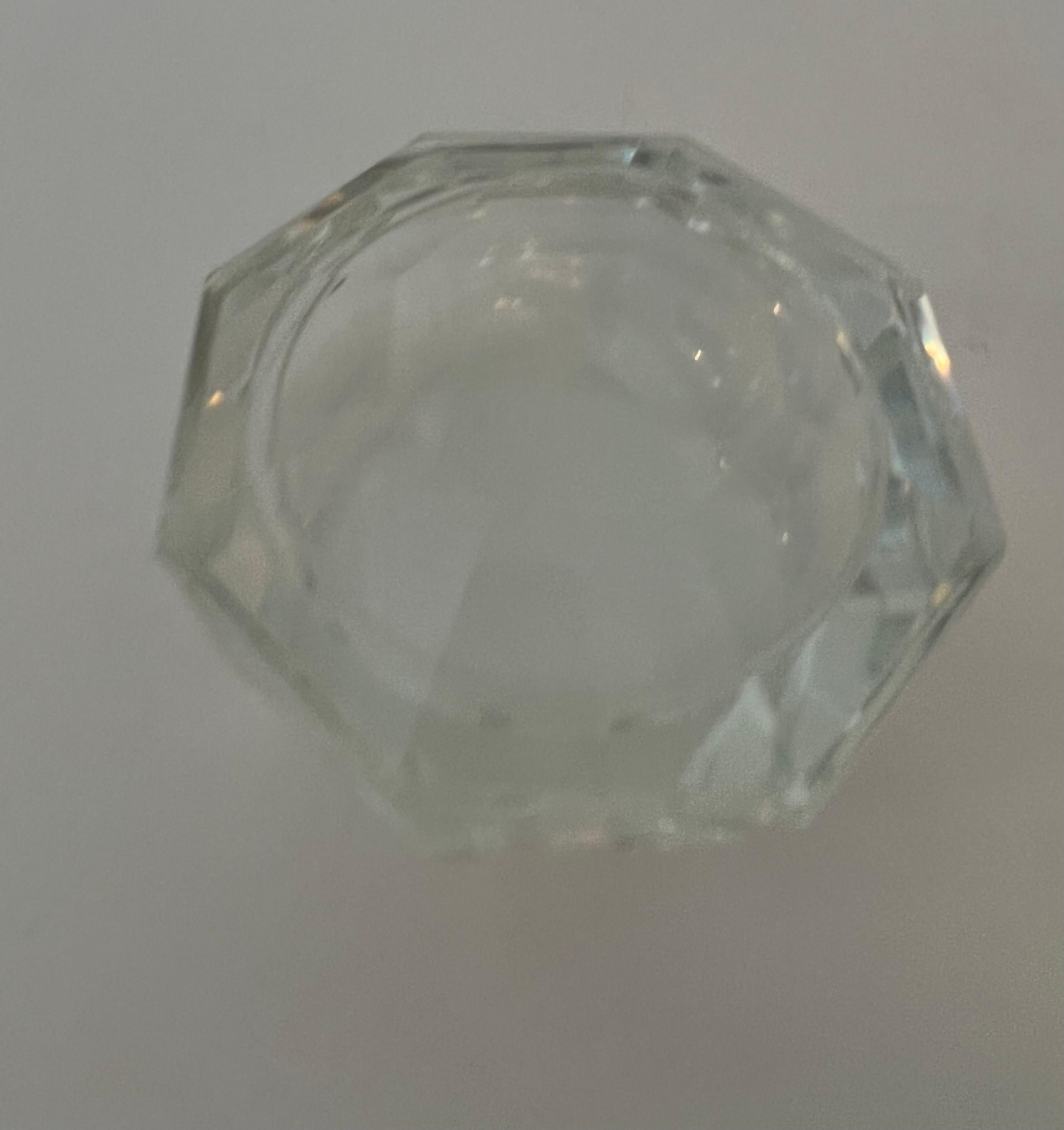 Achteckige Kristallschüssel mit Deckel (20. Jahrhundert) im Angebot