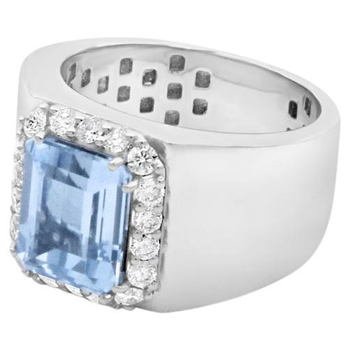 Octagonal cut Aquamarine Band Ring with Diamond Halo in 18kt white gold   For Sale
