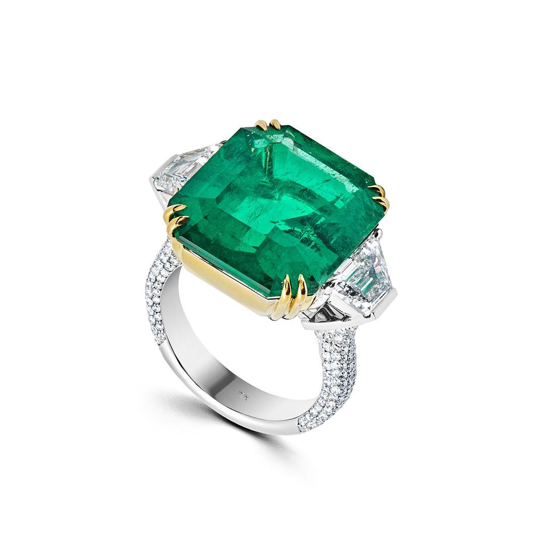 Contemporary  Octagonal-Cut Colombian Emerald Ring With Diamonds For Sale