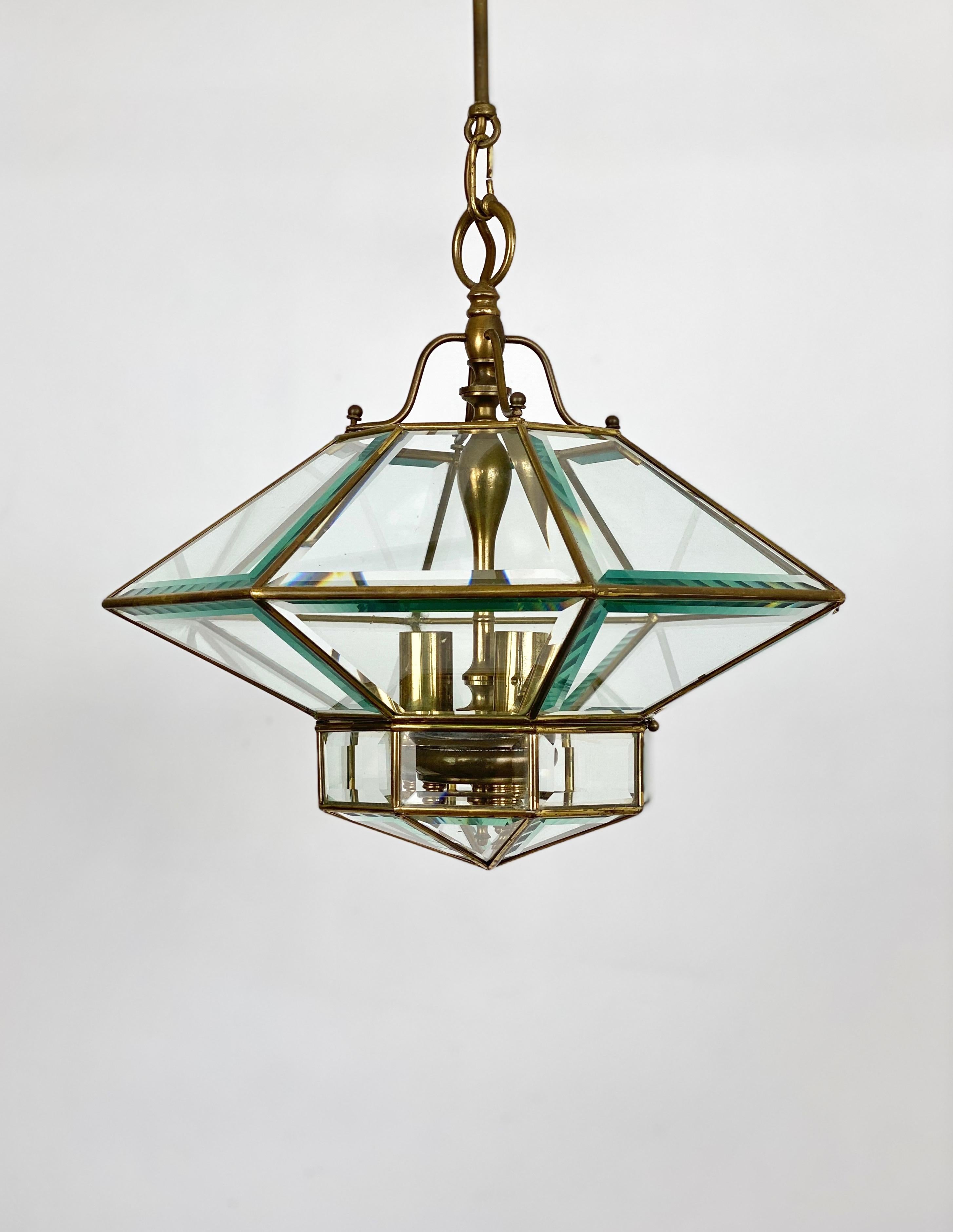 Mid-Century Modern Lustre octogonal en forme de diamant Lanterne en laiton et verre Style Fontana Arte:: Italie en vente