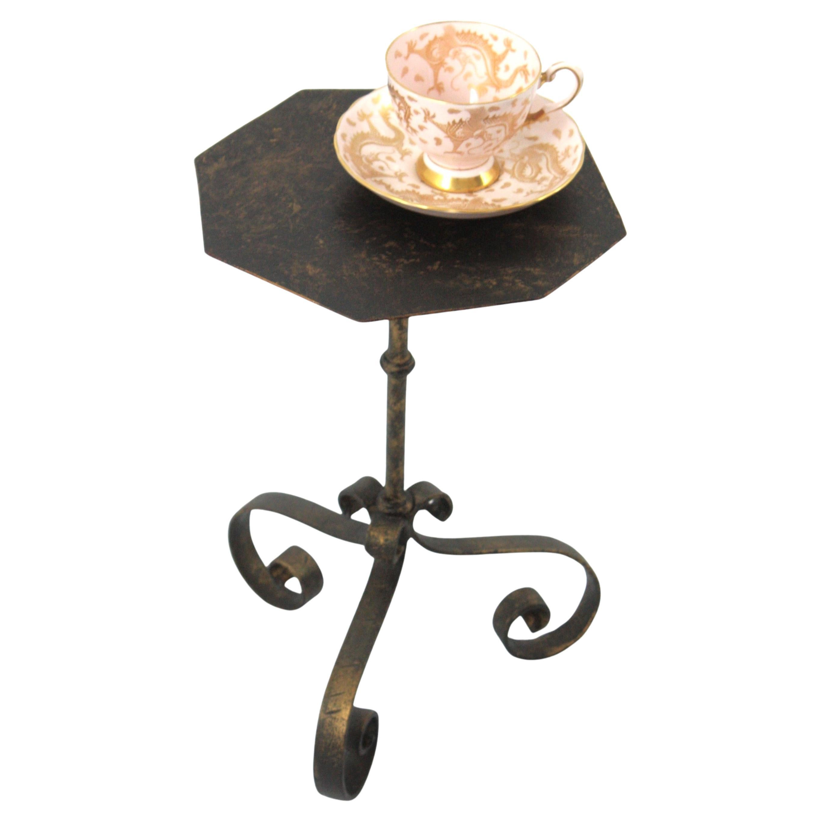 Octagonal Drinks Side Table / Martini Table in Parcel Gilt Iron, Spain 1950s