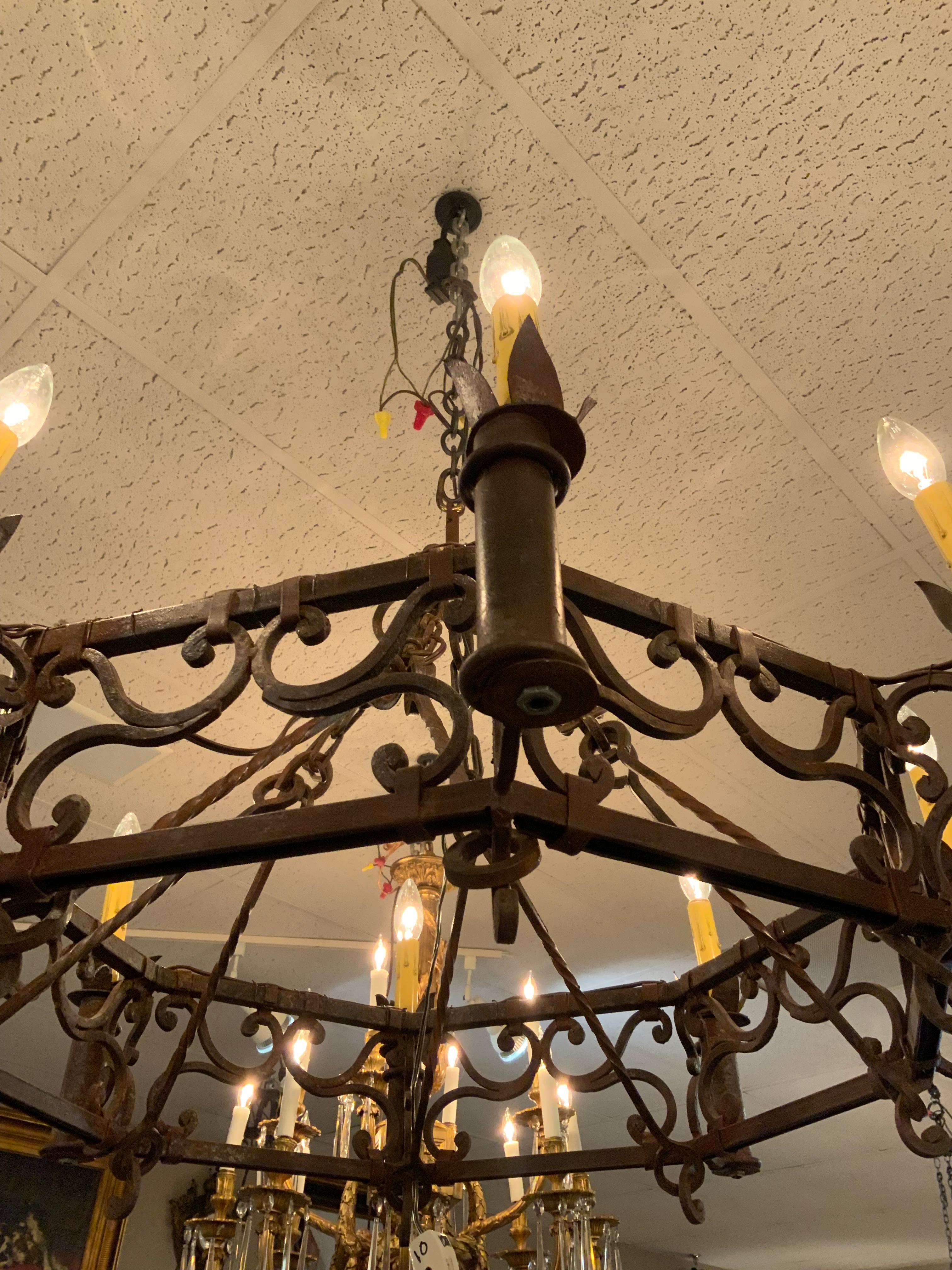 Octagonal eight light iron chandelier in chocolate finish In Excellent Condition For Sale In Houston, TX