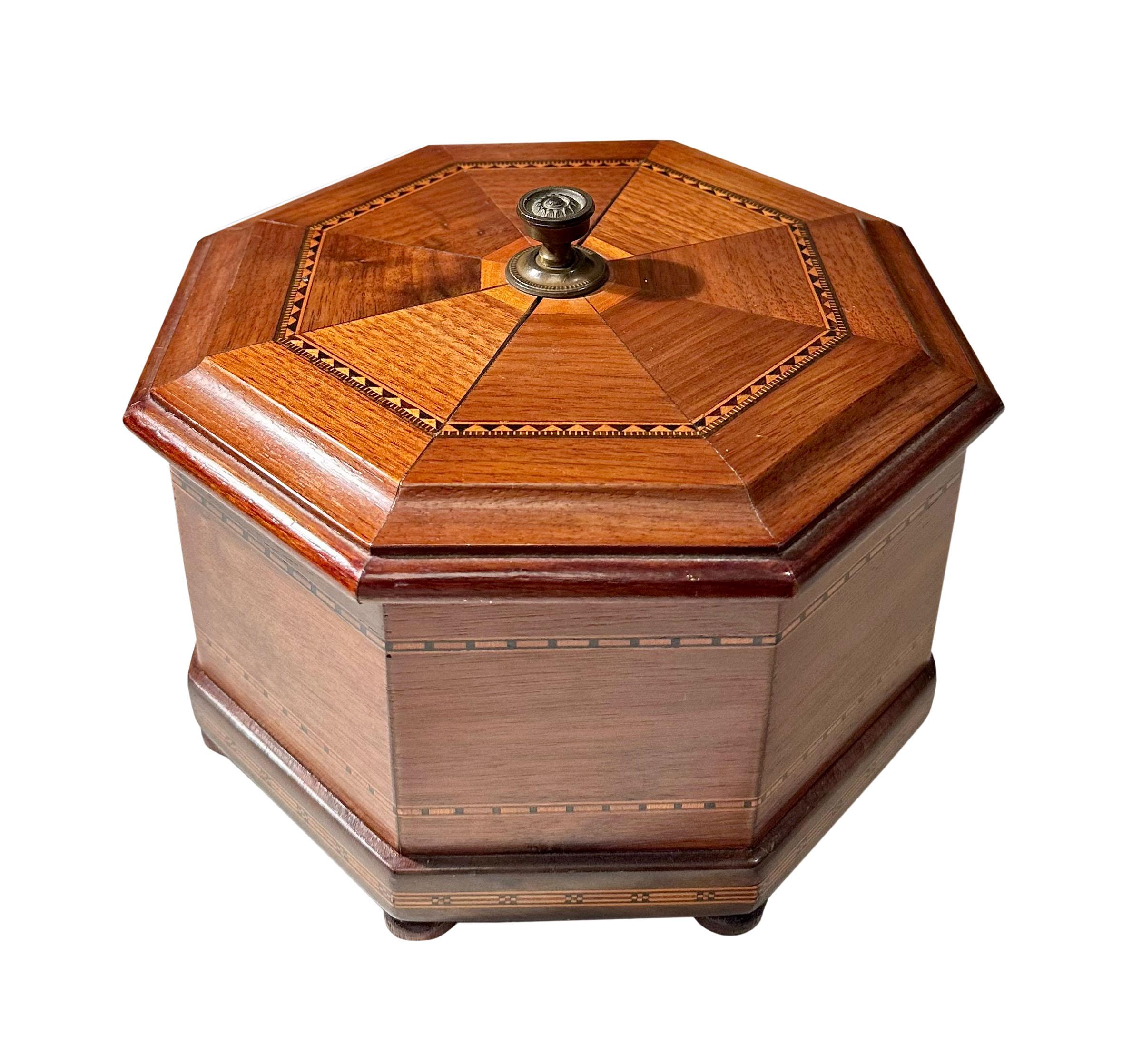 Early 20th Century Octagonal English Box For Sale