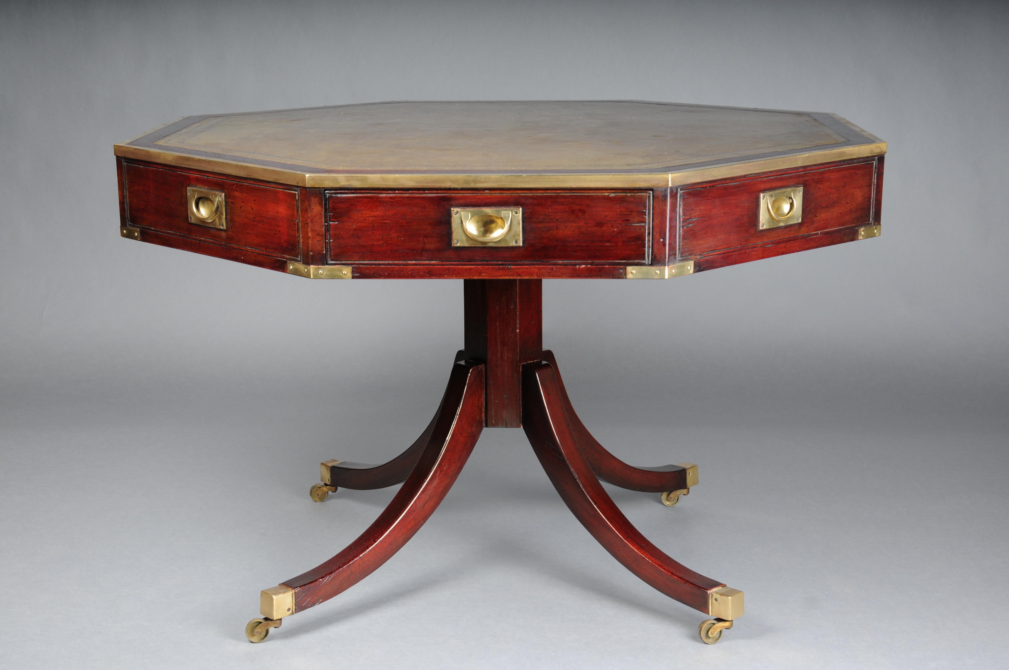 Octagonal English coffee table Chesterfield table, circa 1900 In Good Condition For Sale In Berlin, DE