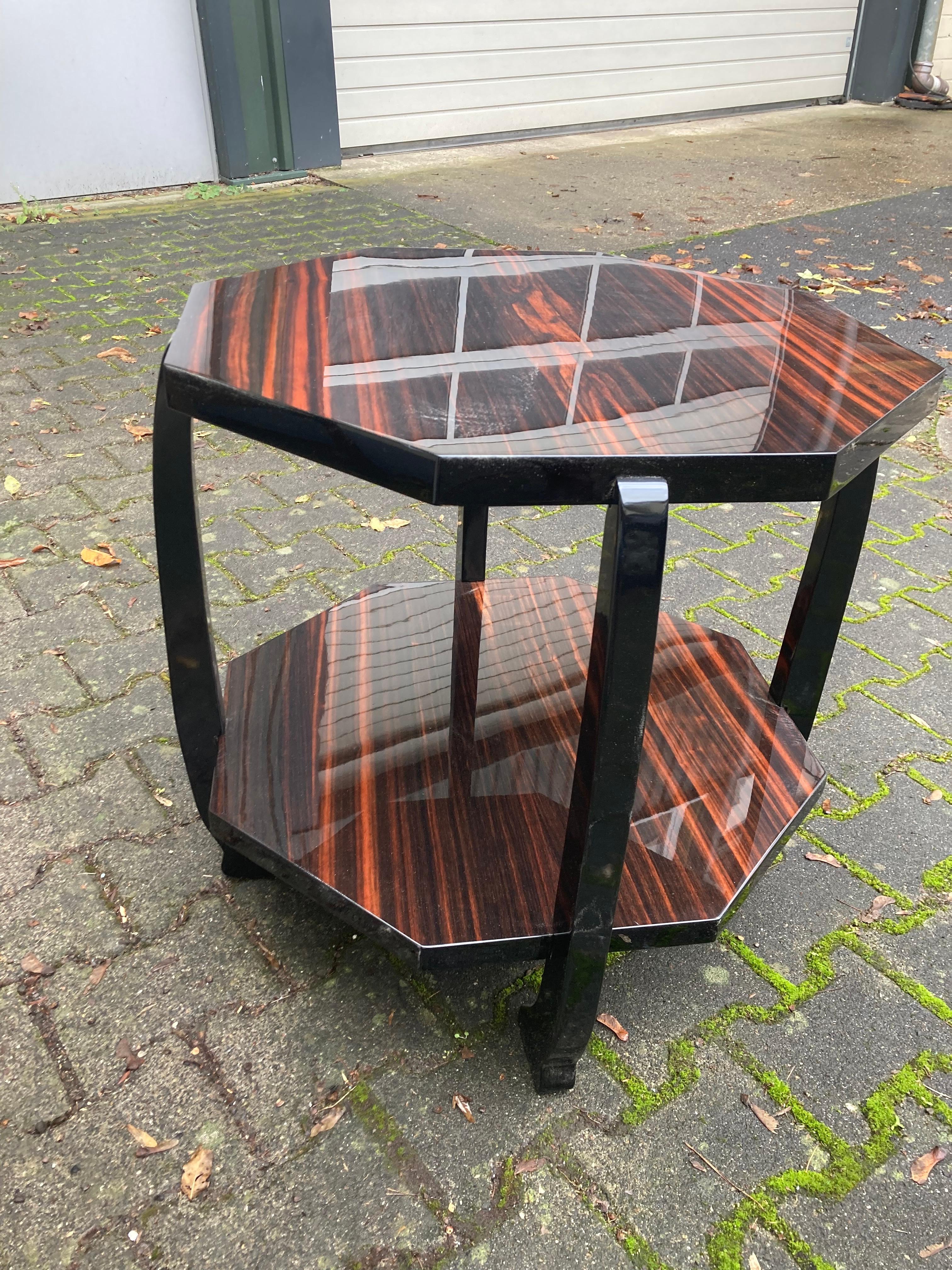 Octagonal French Art Déco side table. 1920s. For Sale 1
