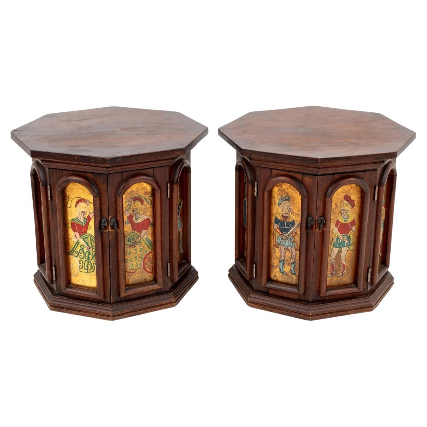 Paire de stands octogonaux "Knight" dorés et peints en vente