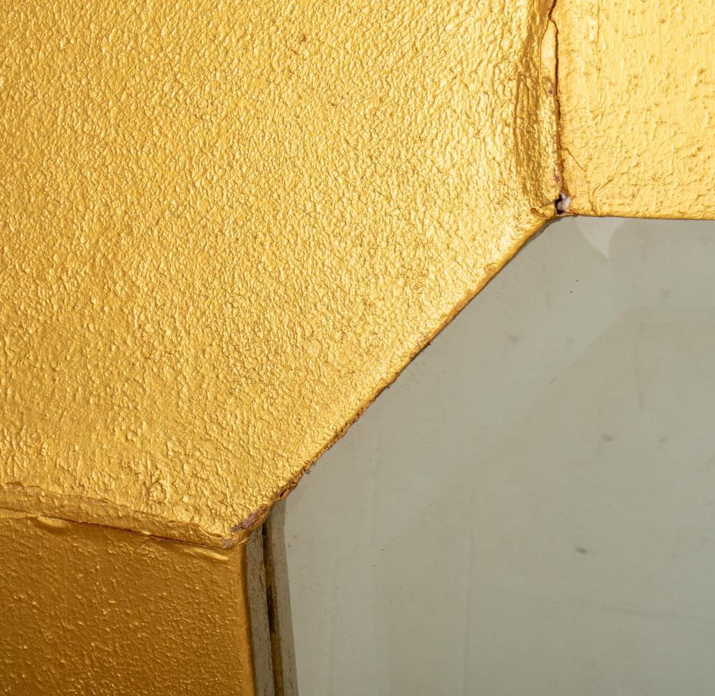 Miroir biseauté octogonal en bois doré Bon état - En vente à New York, NY