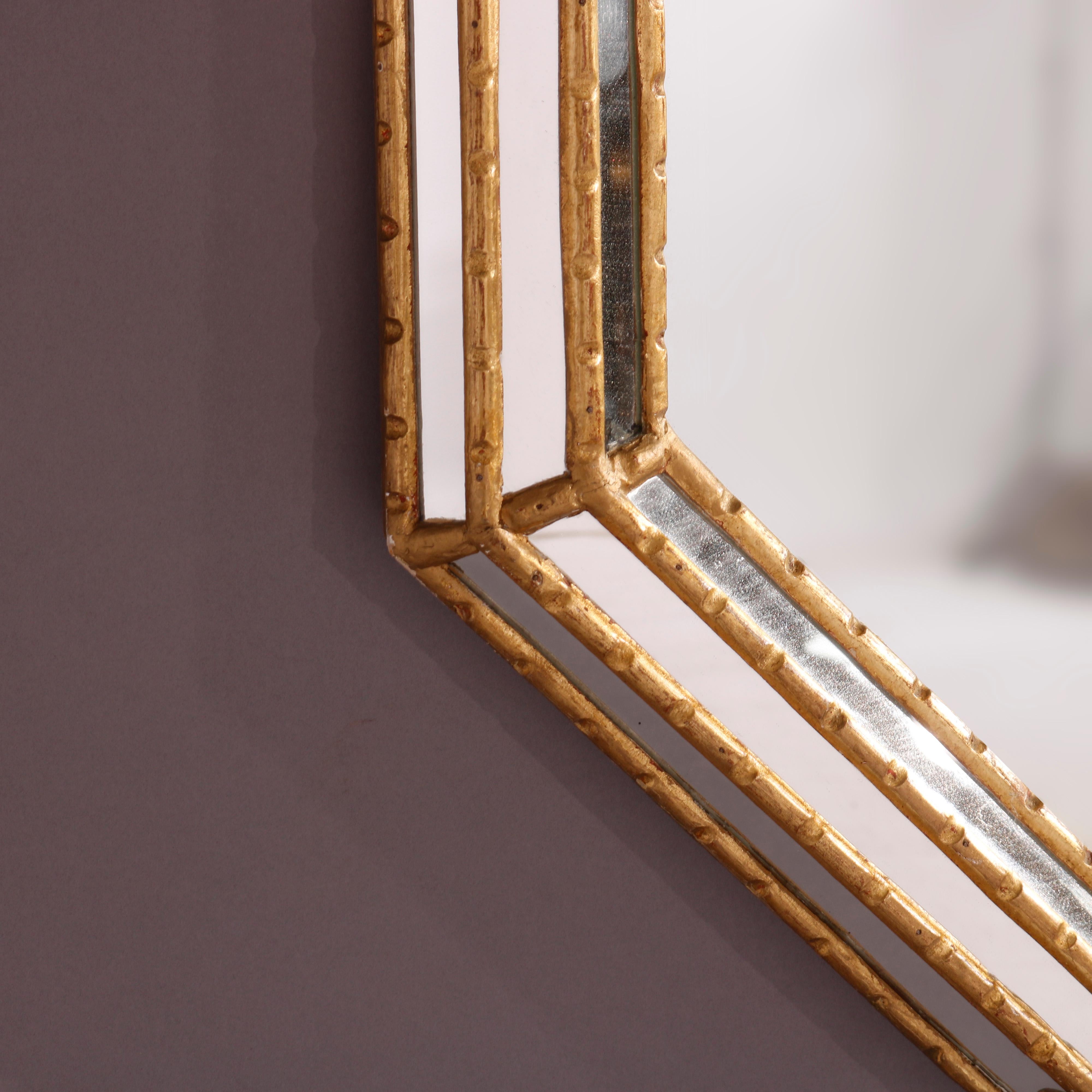 A parclose wall mirror offers giltwood frame in octagonal from, 20th century

Measures - 42