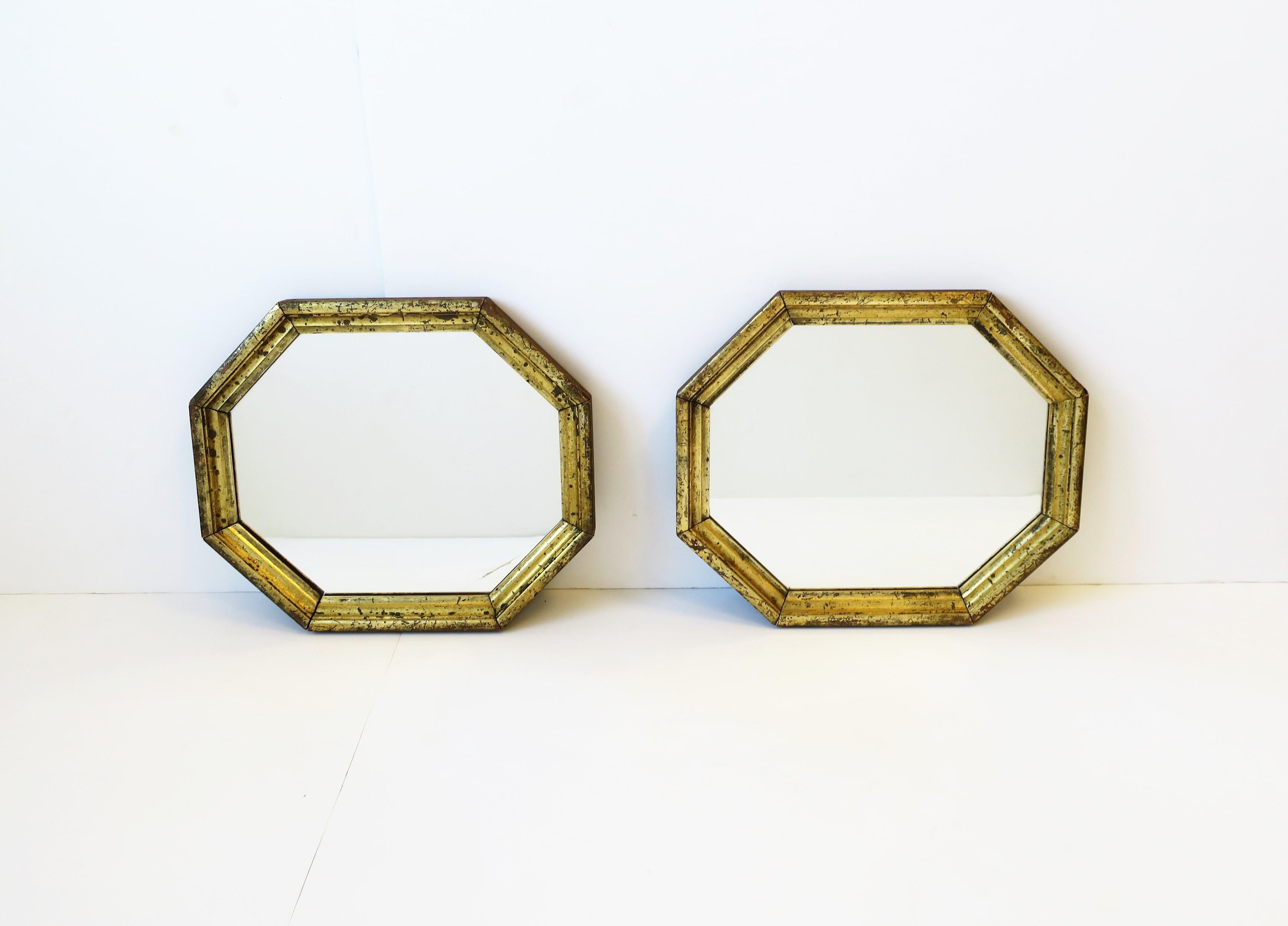 Octagonal Gold Giltwood Framed Wall Mirrors, Pair In Good Condition In New York, NY