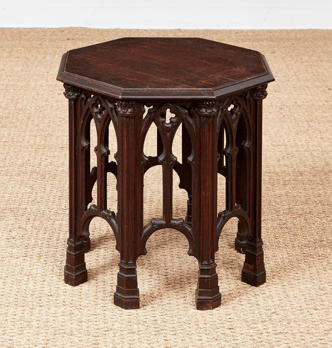 Table de tabouret octogonale à tracer gothique en vente 3