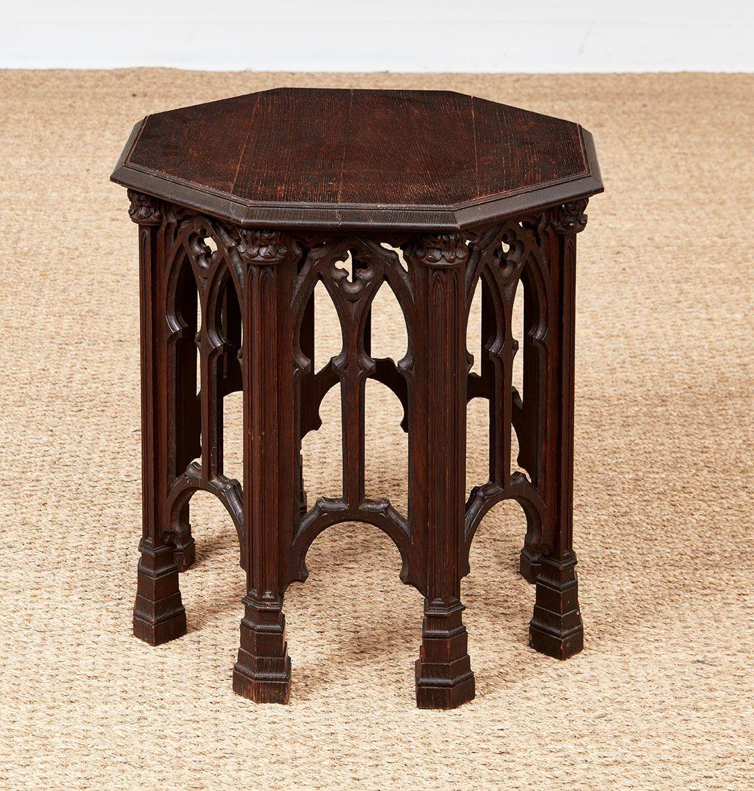 Table de tabouret octogonale à tracer gothique en vente 4
